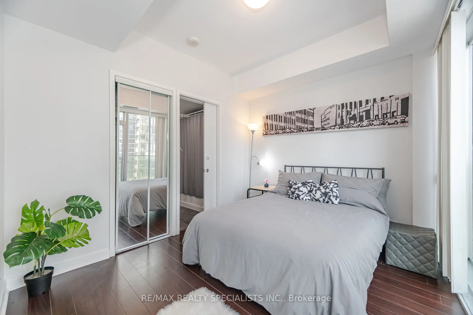 12 York Street, #804
