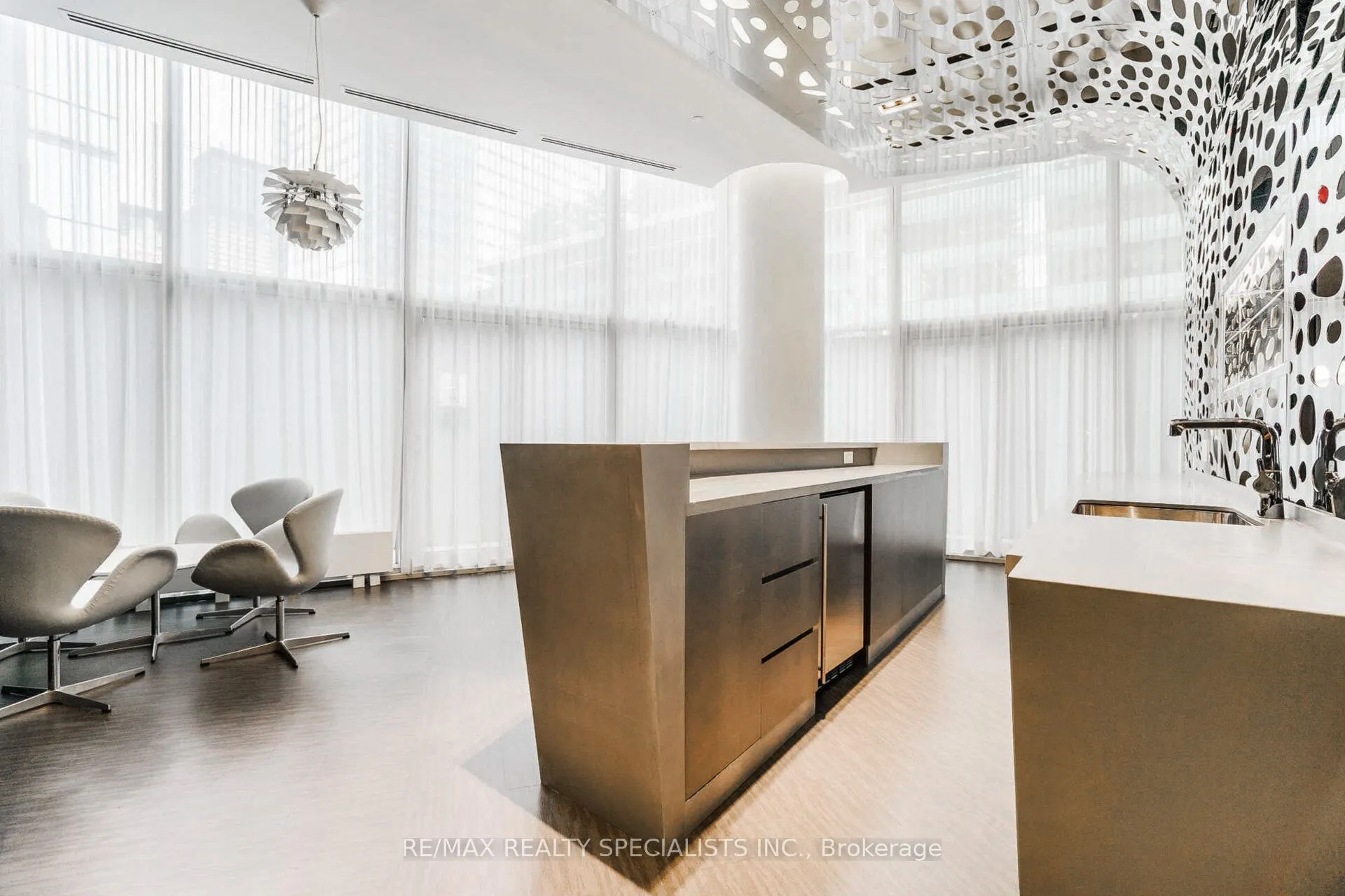 12 York Street, #804