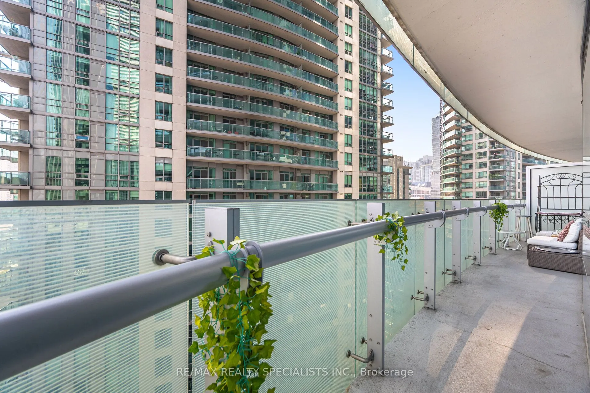 12 York Street, #804