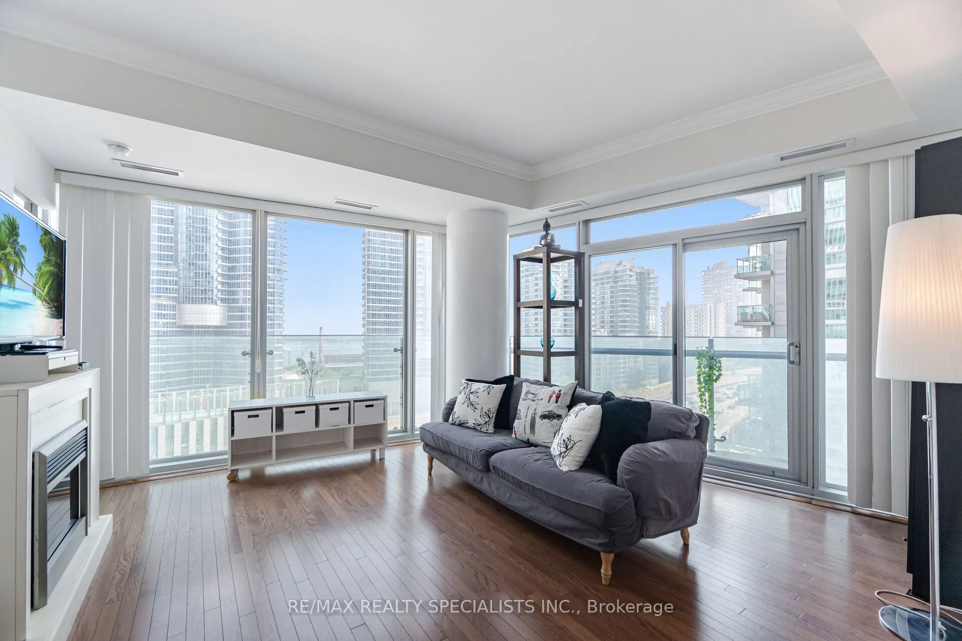 12 York Street, #804