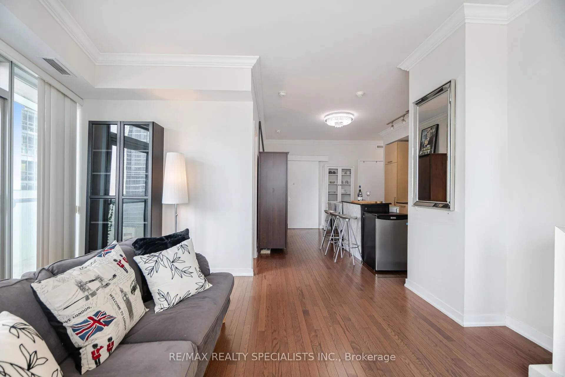 12 York Street, #804