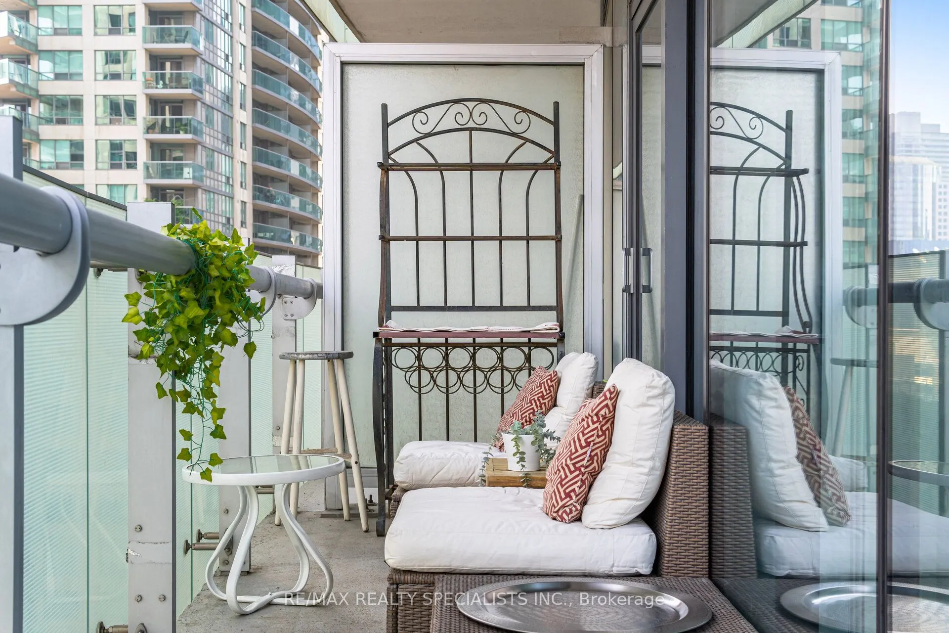 12 York Street, #804