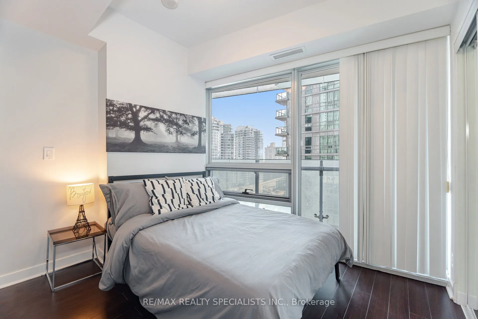 12 York Street, #804