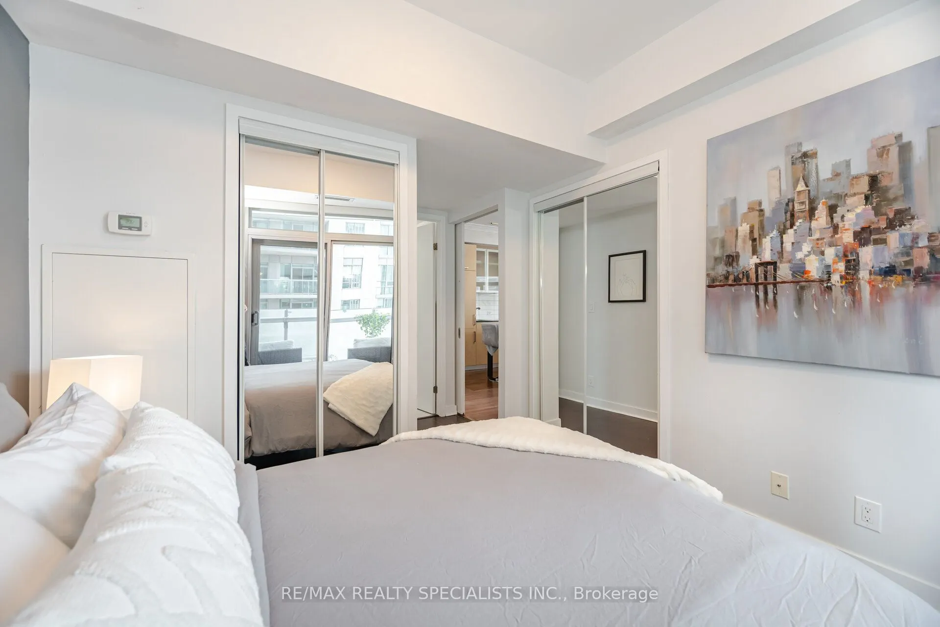 12 York Street, #804
