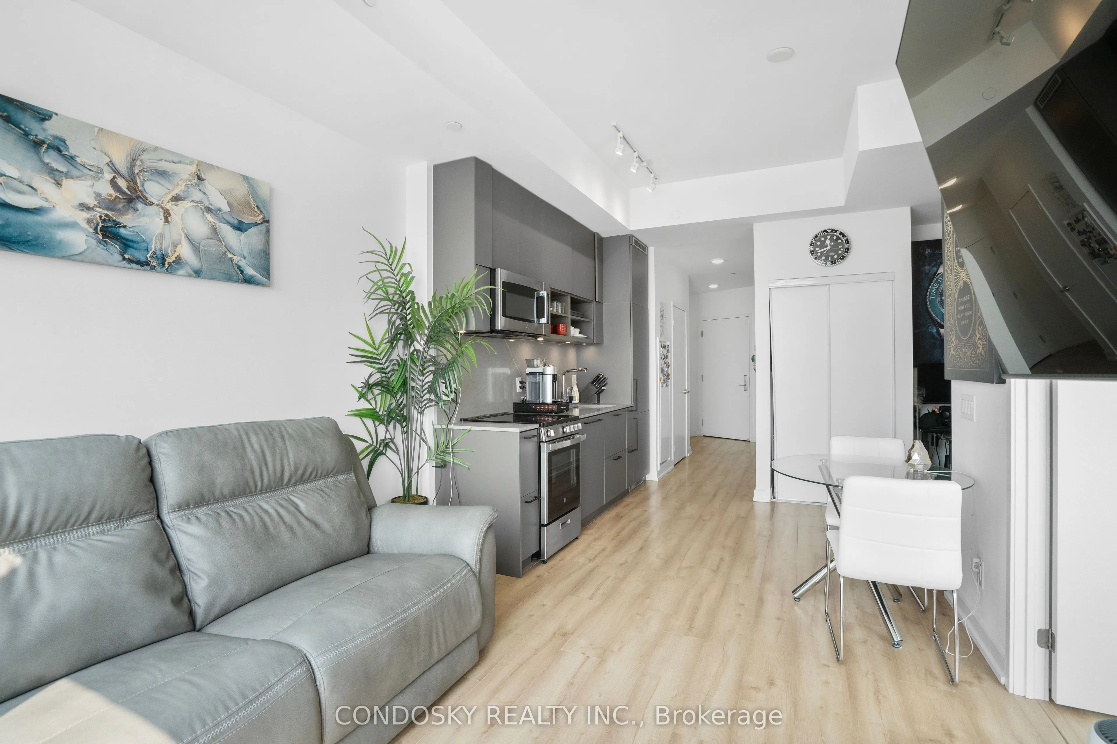 135 East Liberty Street, #PH01
