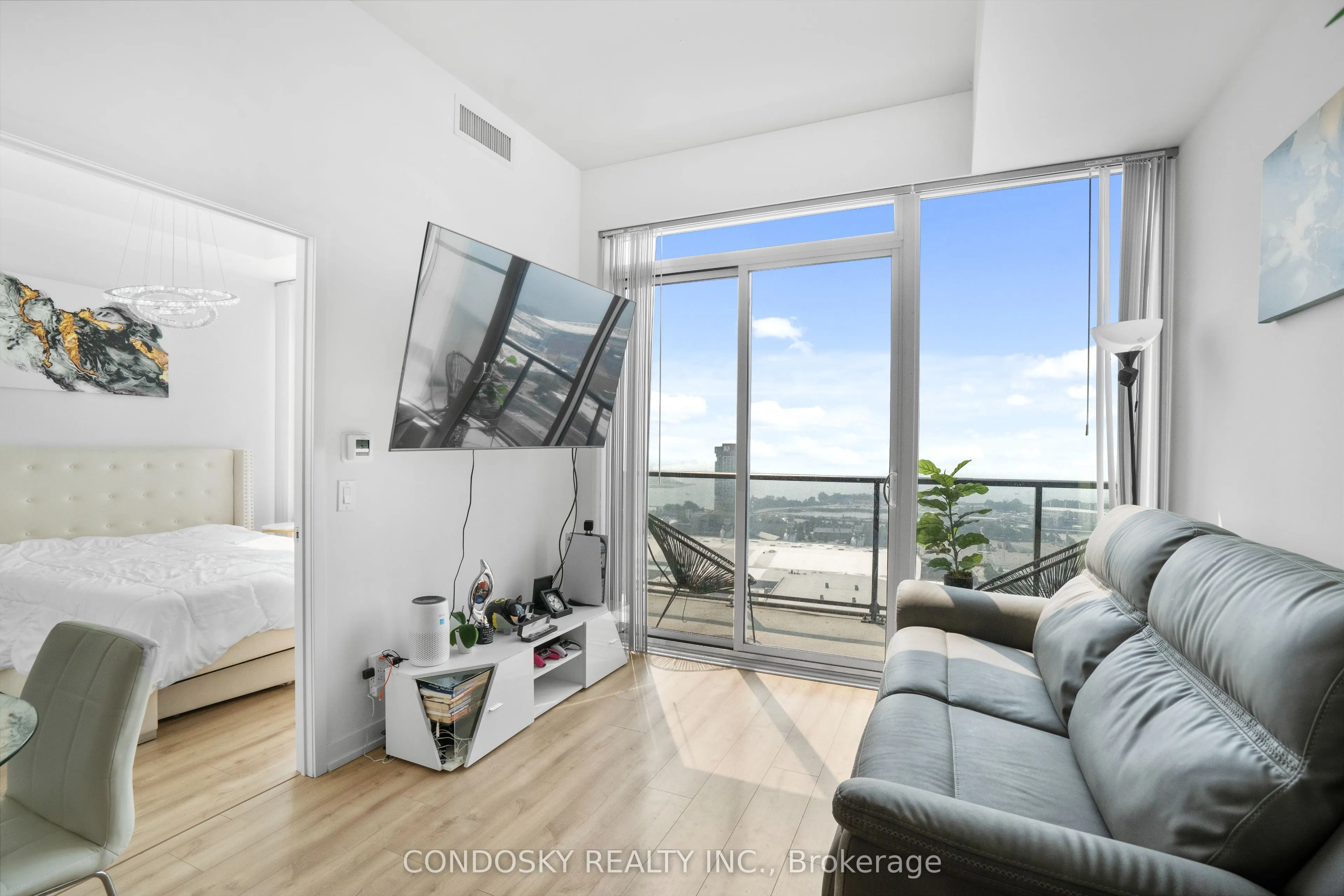 135 East Liberty Street, #PH01