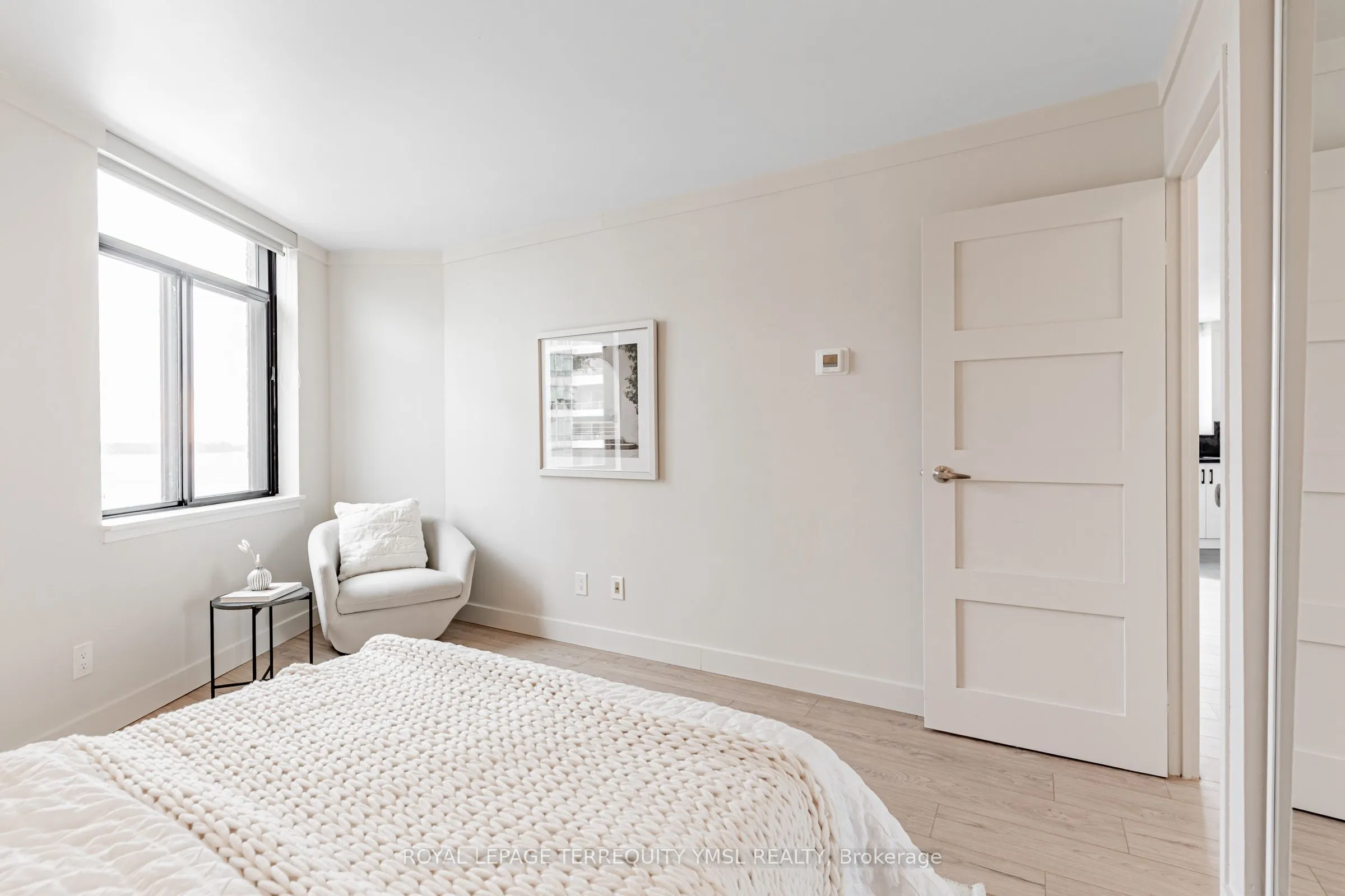 250 Queens Quay W, #1401