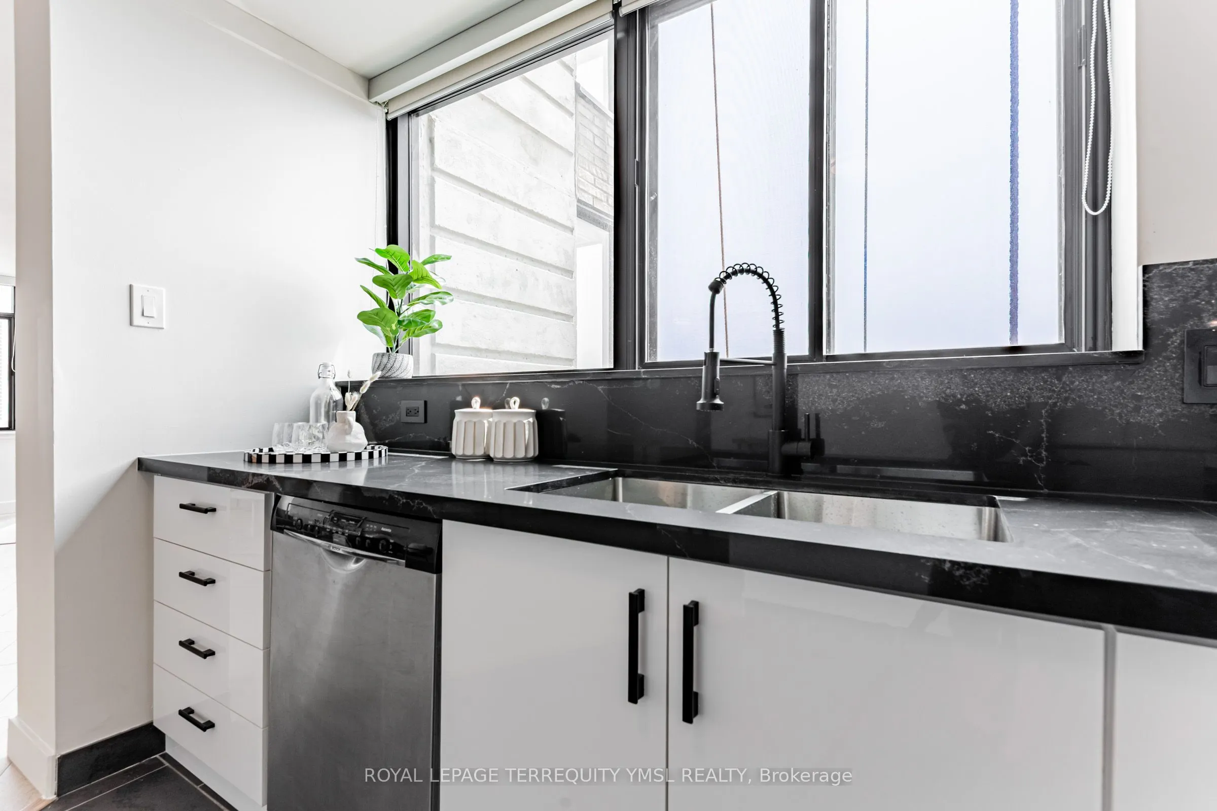 250 Queens Quay W, #1401