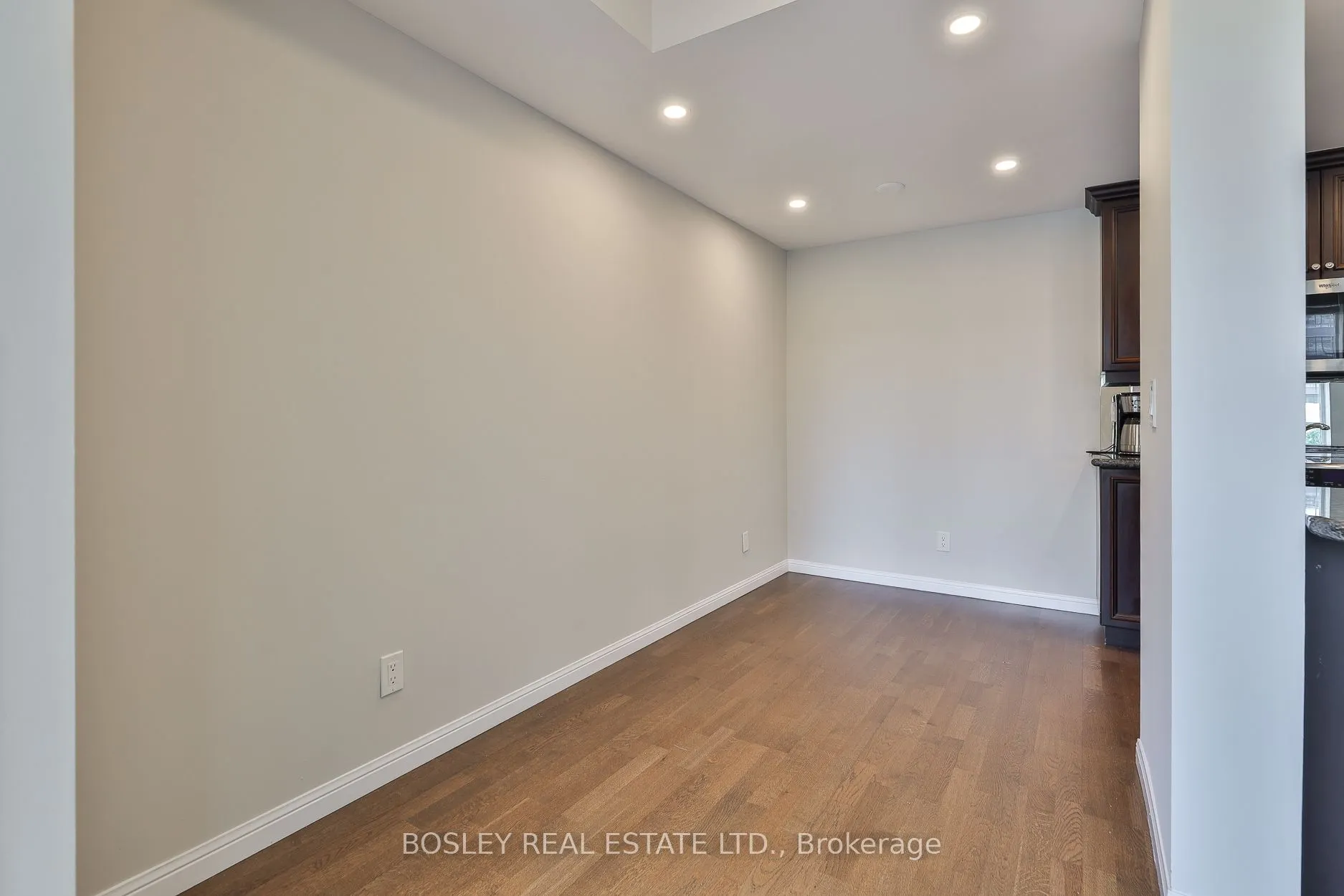 900 Mount Pleasant Road, #412