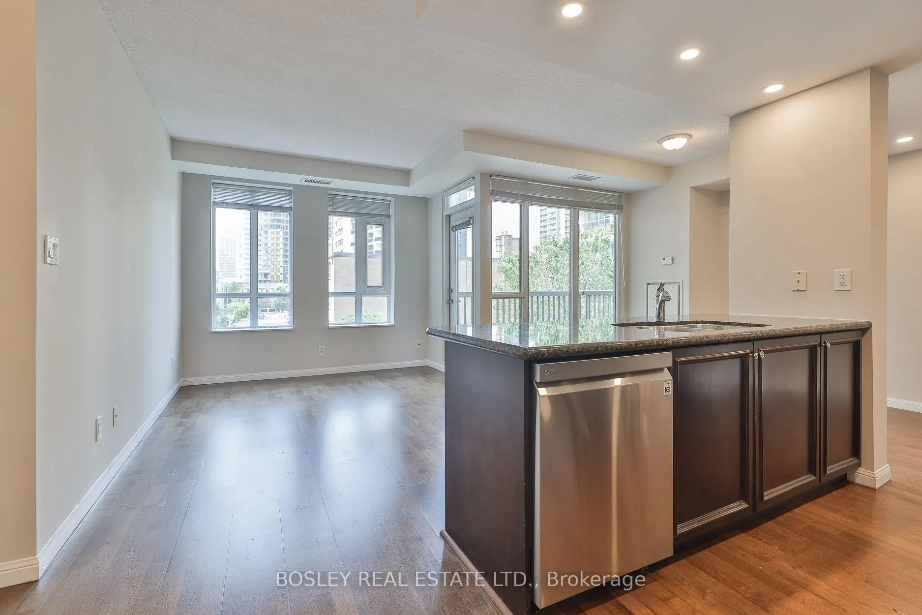 900 Mount Pleasant Road, #412