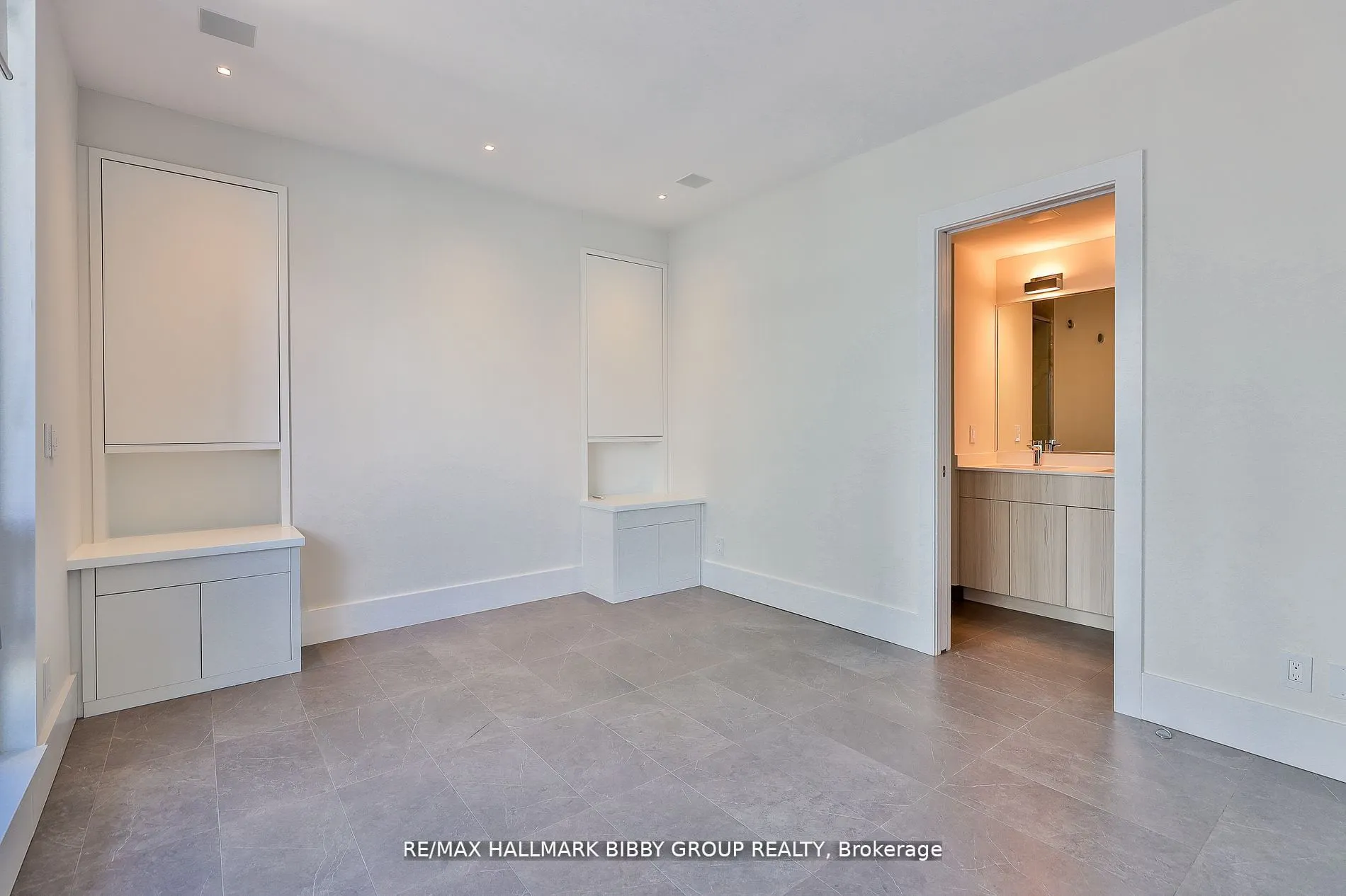 438 King Street W, #2101