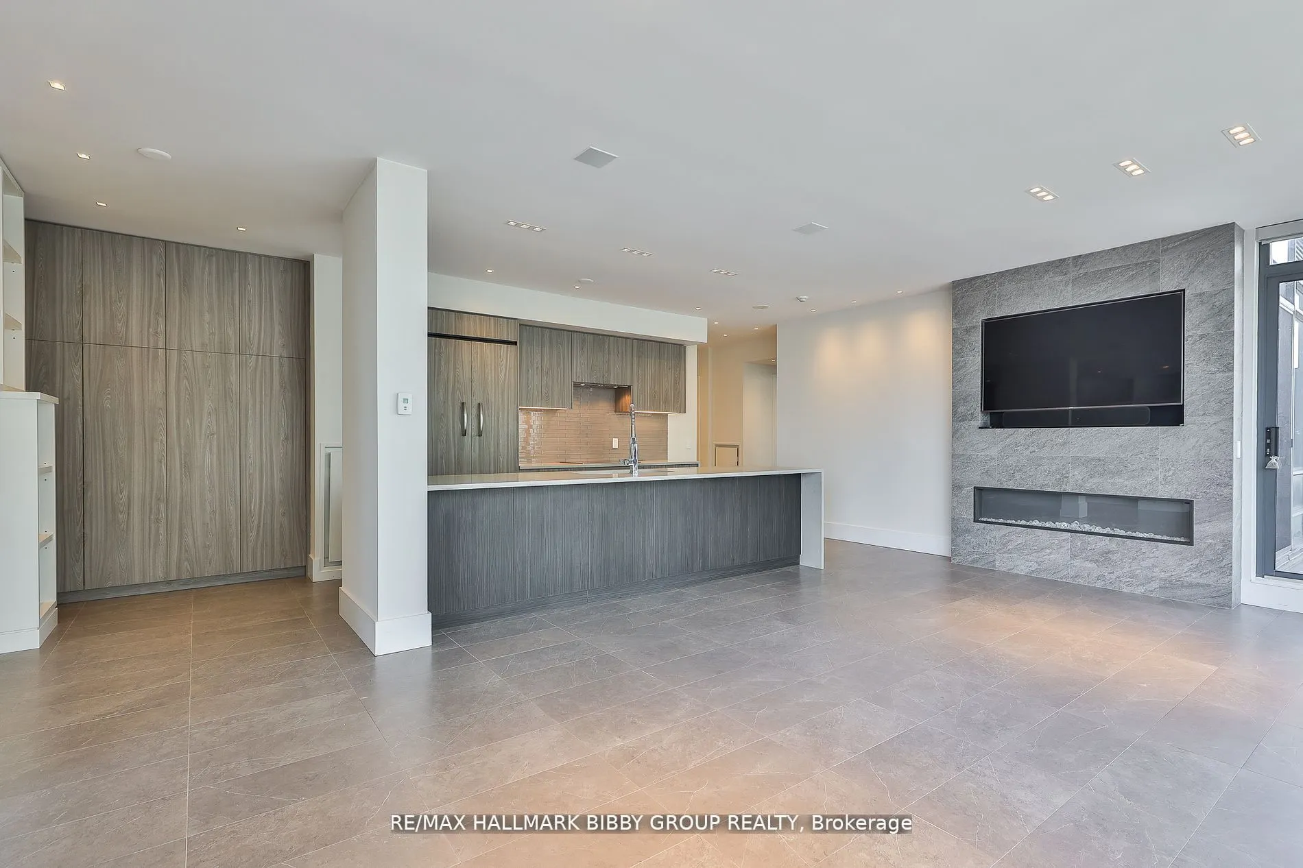 438 King Street W, #2101