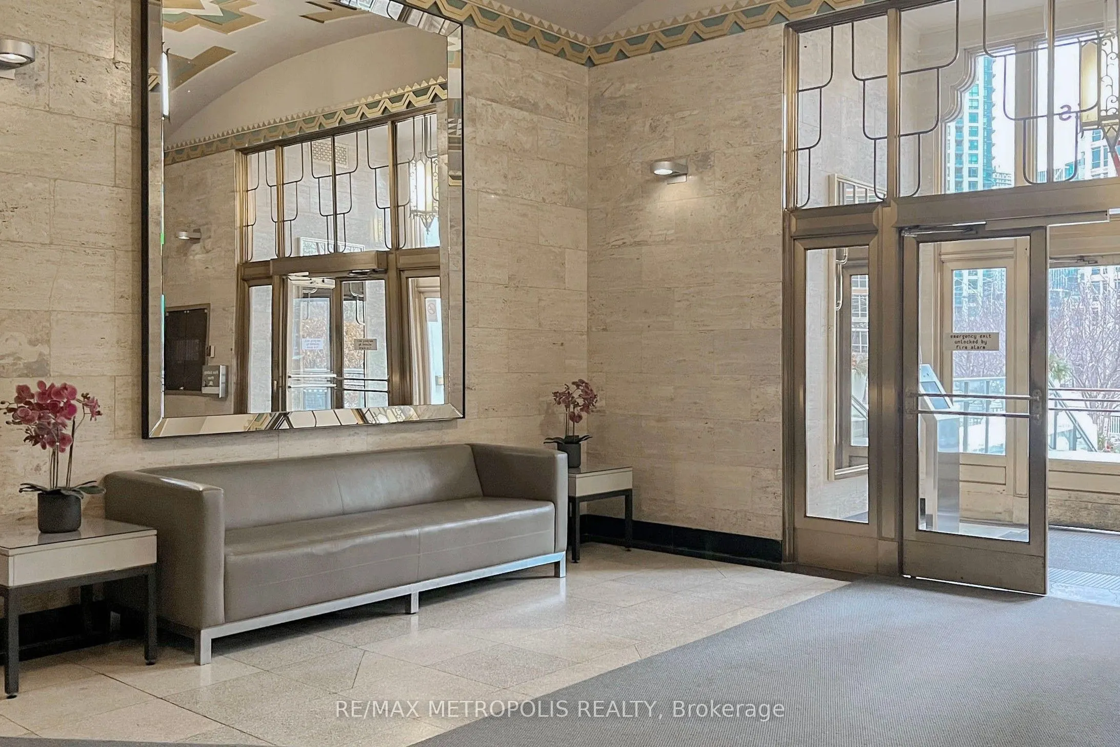 637 Lake Shore Boulevard W, #328