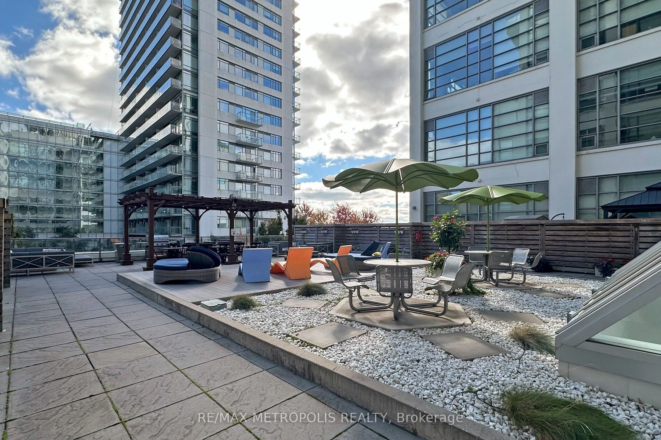 637 Lake Shore Boulevard W, #328