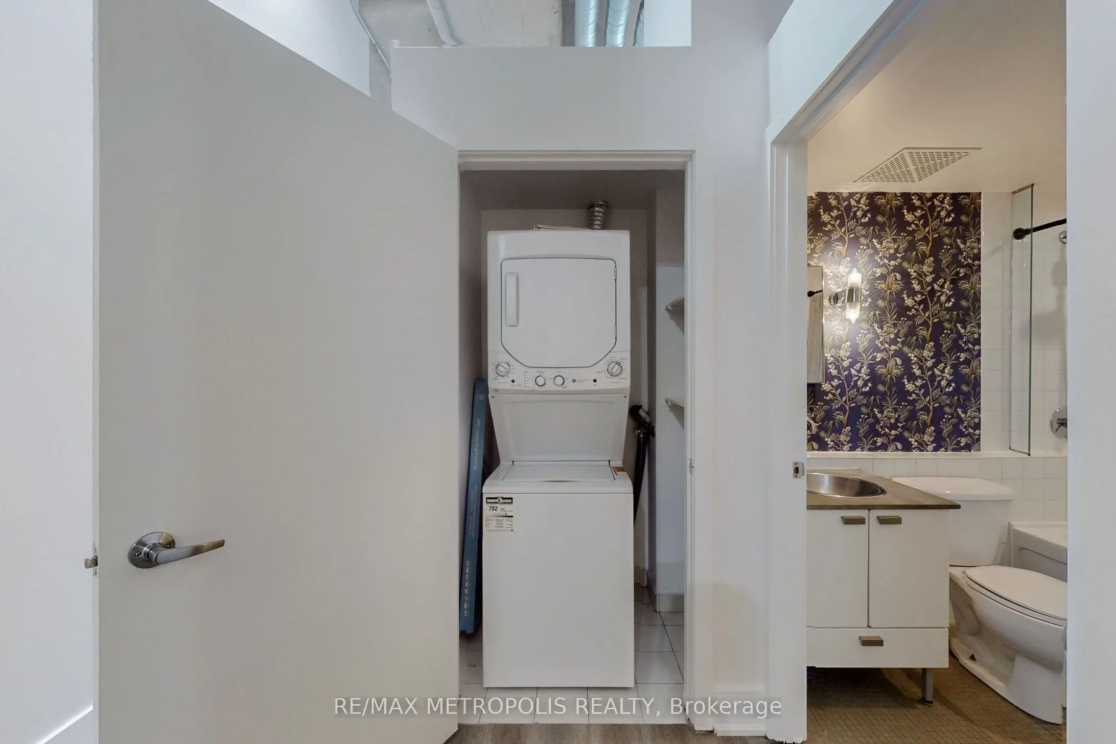 637 Lake Shore Boulevard W, #328