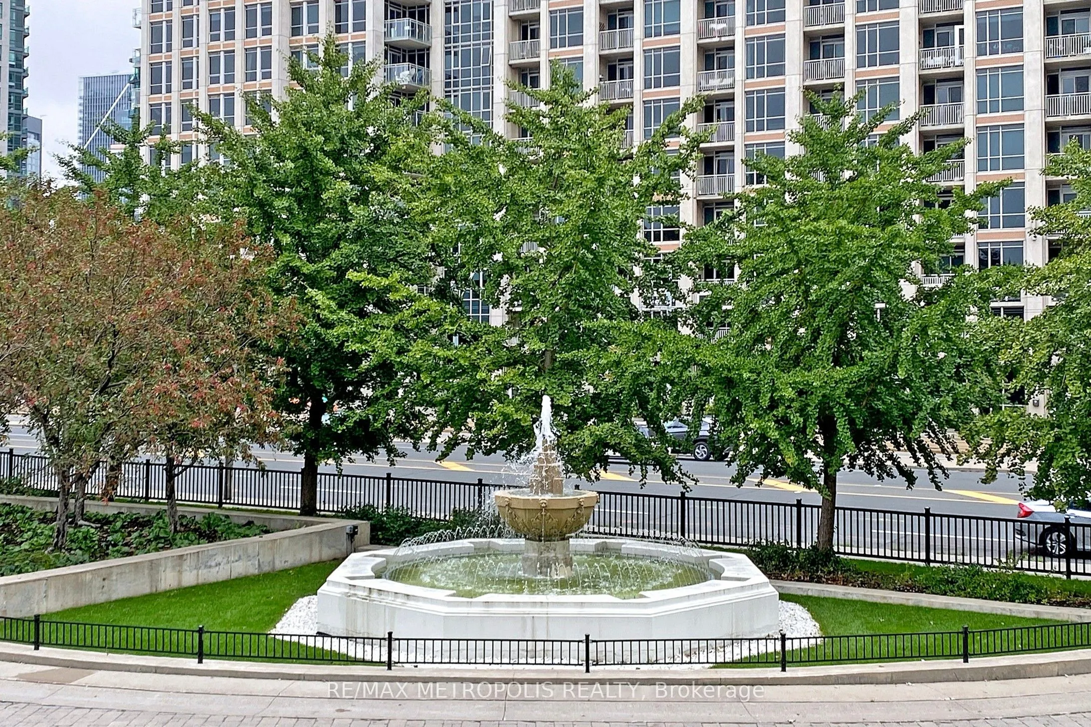637 Lake Shore Boulevard W, #328