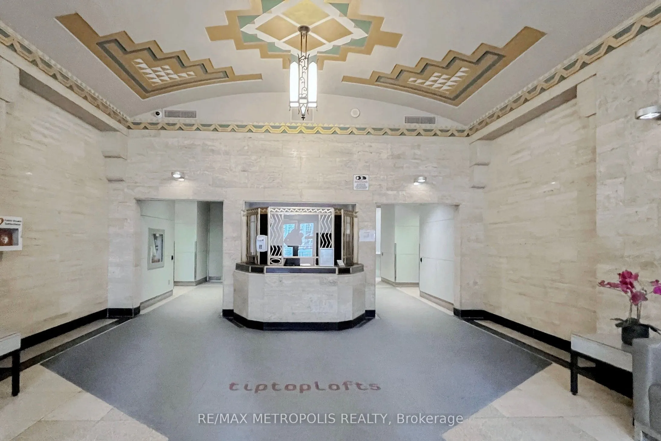 637 Lake Shore Boulevard W, #328