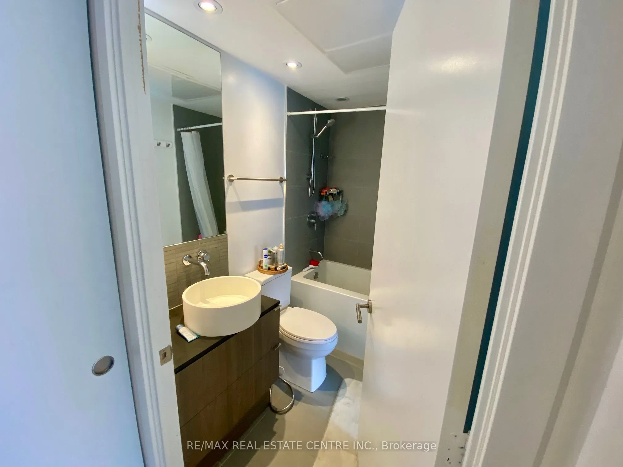 161 Roehampton Avenue E, #806