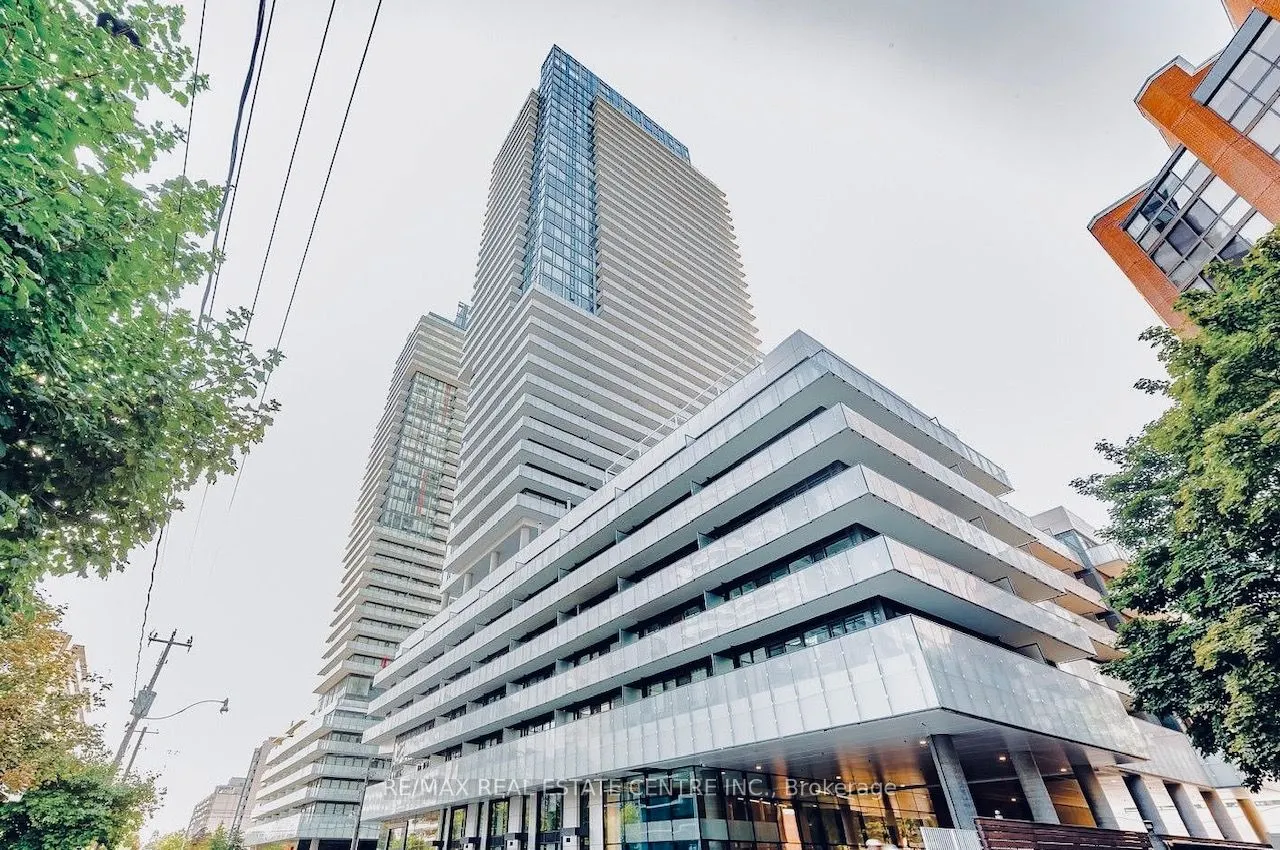 161 Roehampton Avenue E, #806