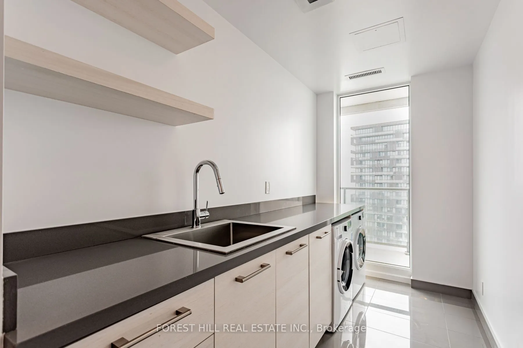 2221 Yonge Street, #5701