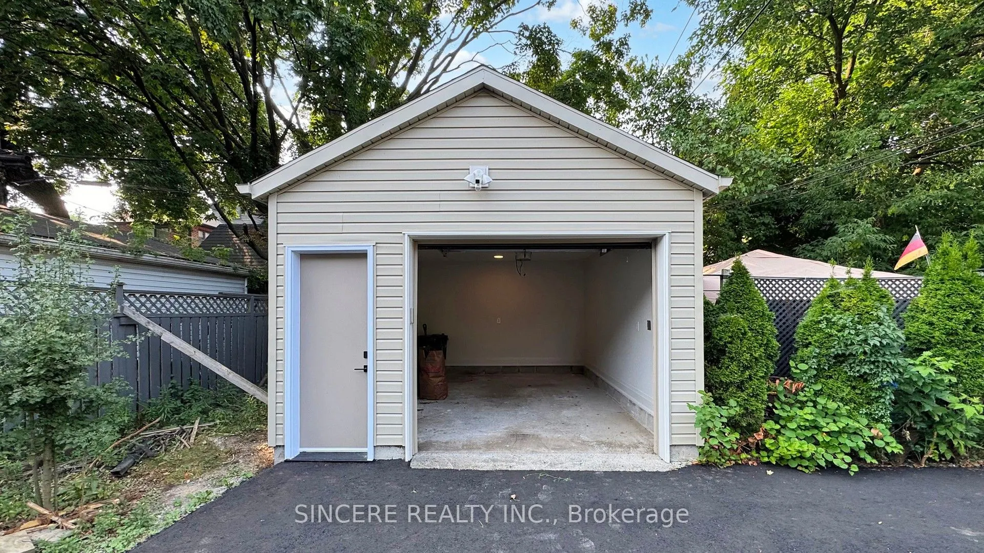 123 Lawrence Avenue W