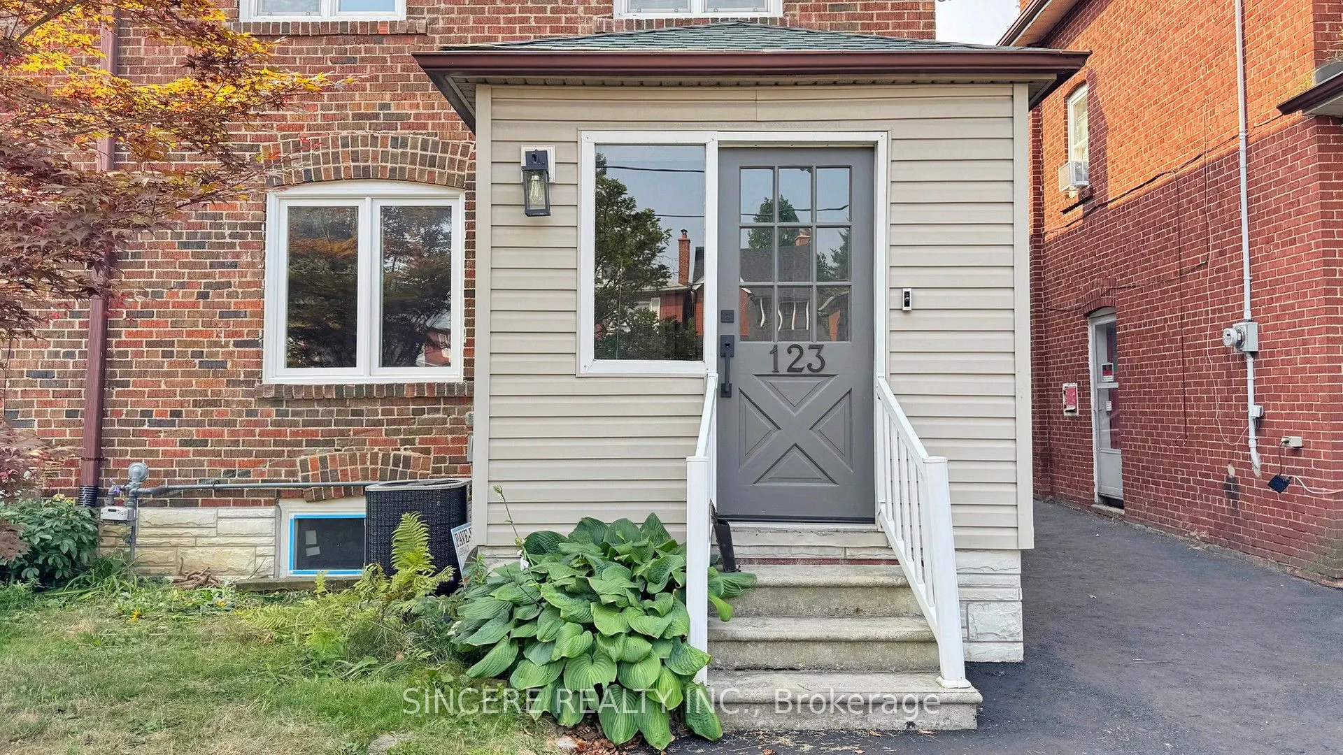 123 Lawrence Avenue W