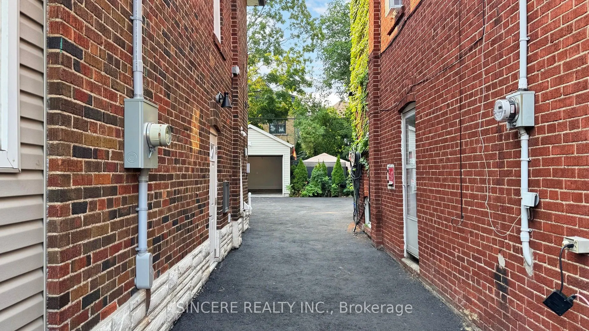 123 Lawrence Avenue W