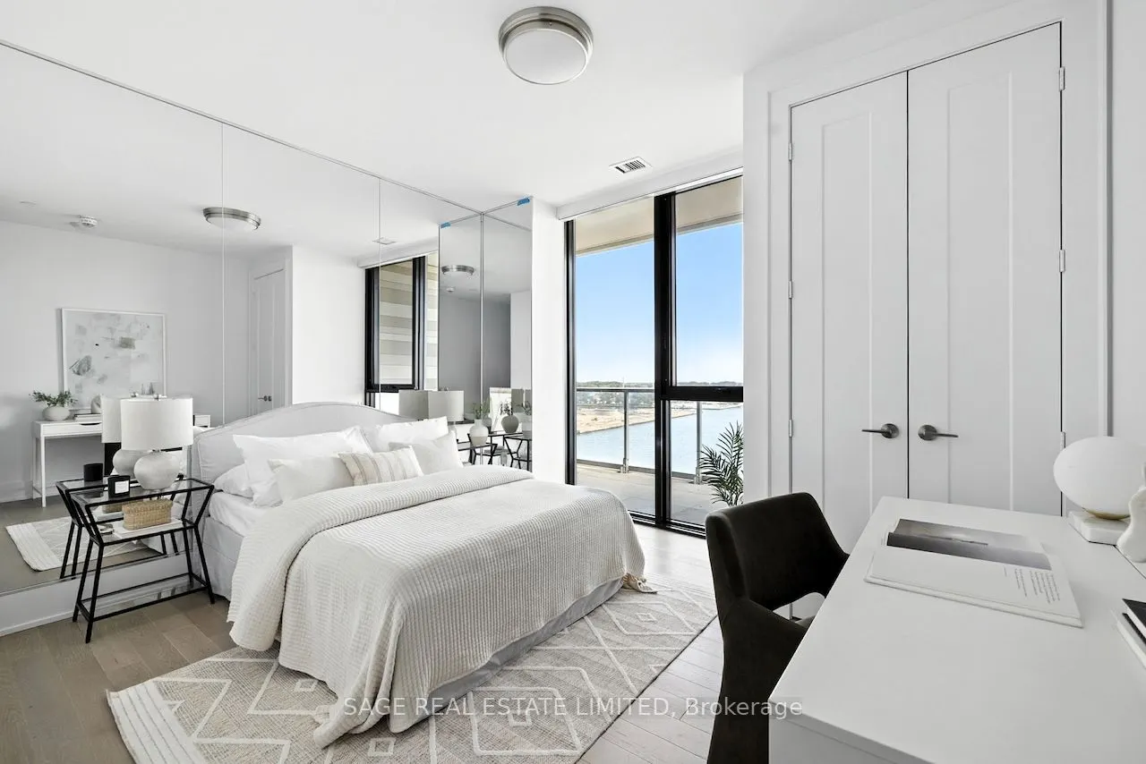 118 Merchants Wharf, #910