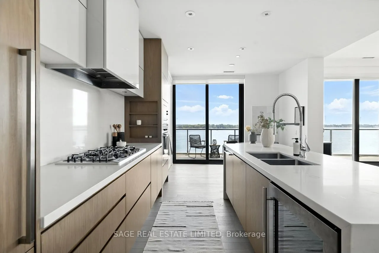 118 Merchants Wharf, #910