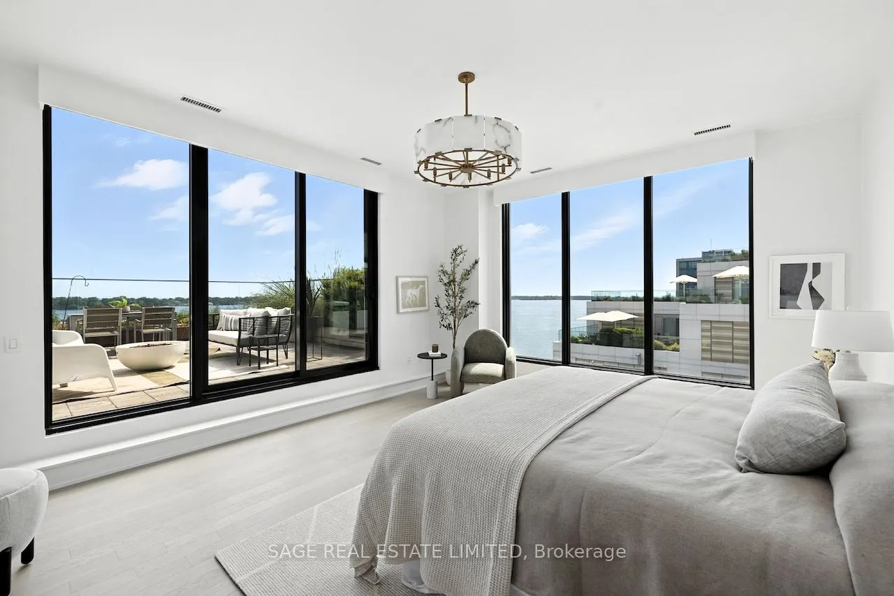 118 Merchants Wharf, #910