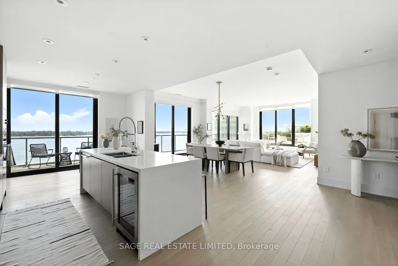 118 Merchants Wharf, #910