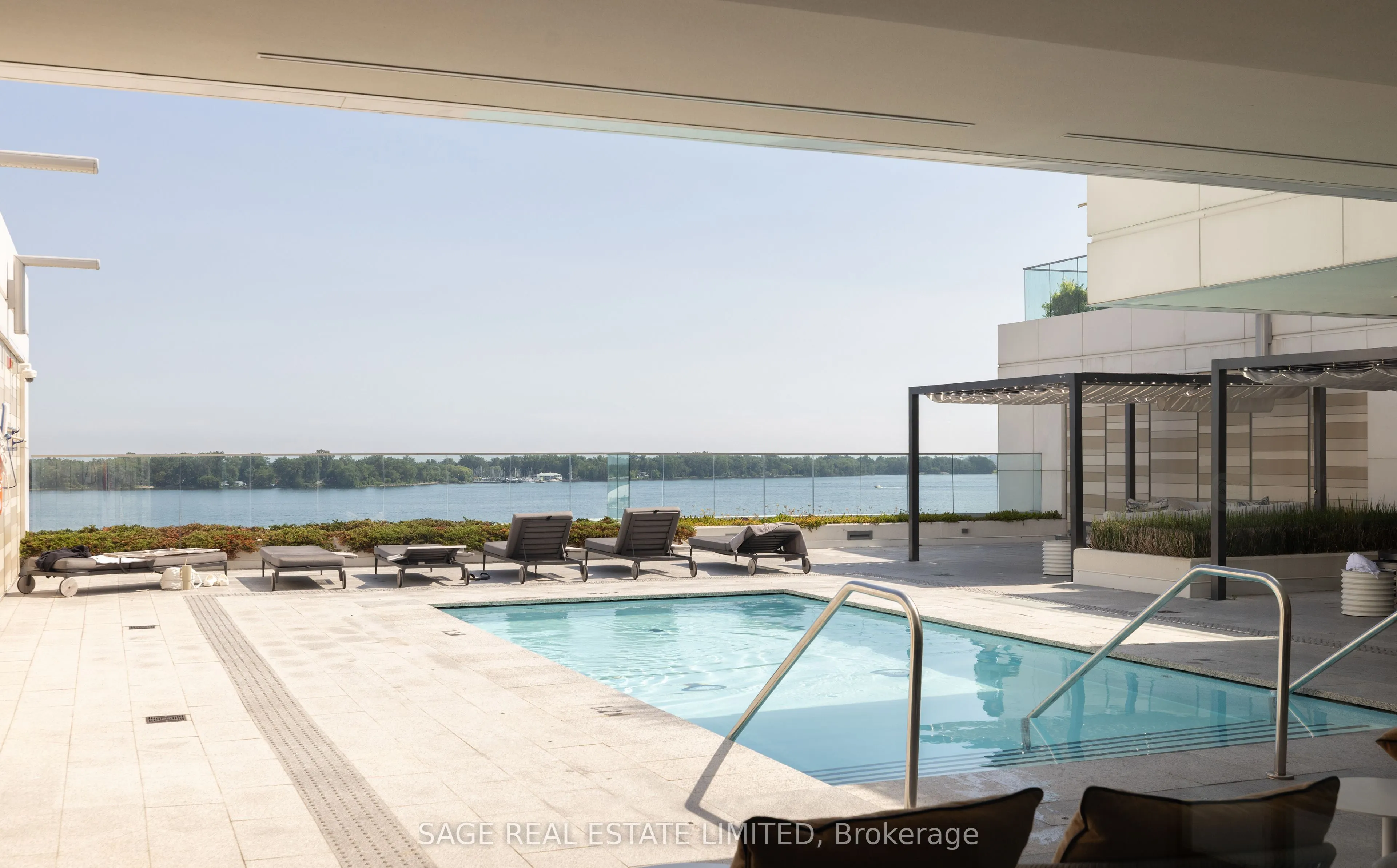 118 Merchants Wharf, #910