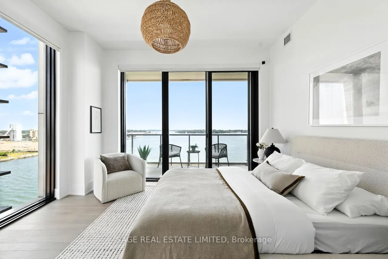 118 Merchants Wharf, #910