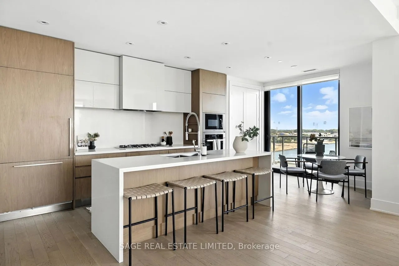 118 Merchants Wharf, #910