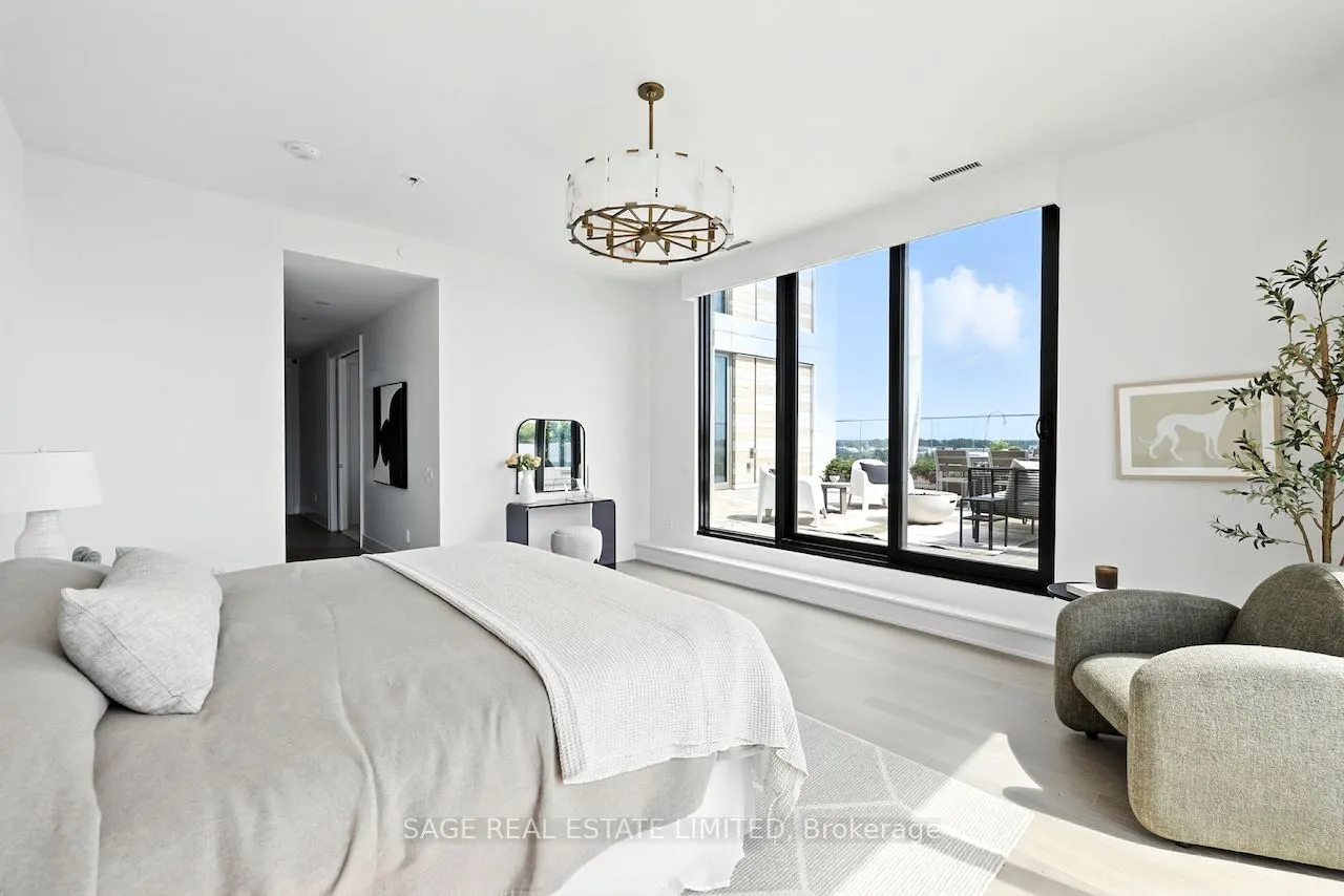 118 Merchants Wharf, #910