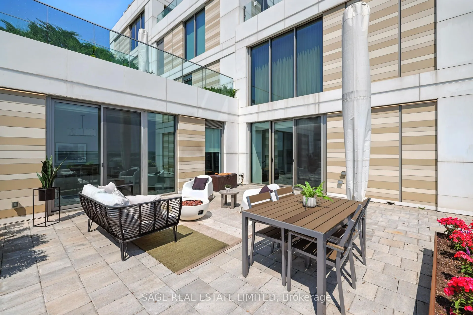 118 Merchants Wharf, #910