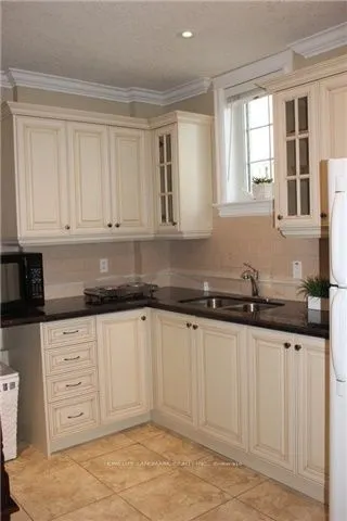 202C Finch Avenue, #lower