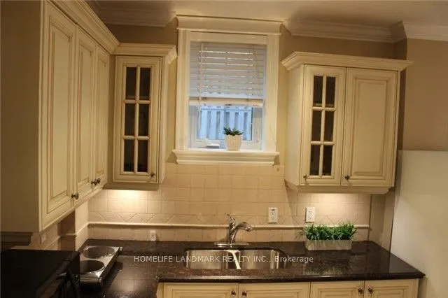 202C Finch Avenue, #lower