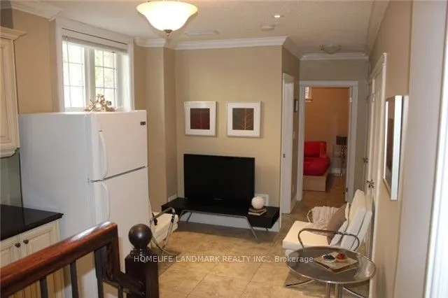 202C Finch Avenue, #lower