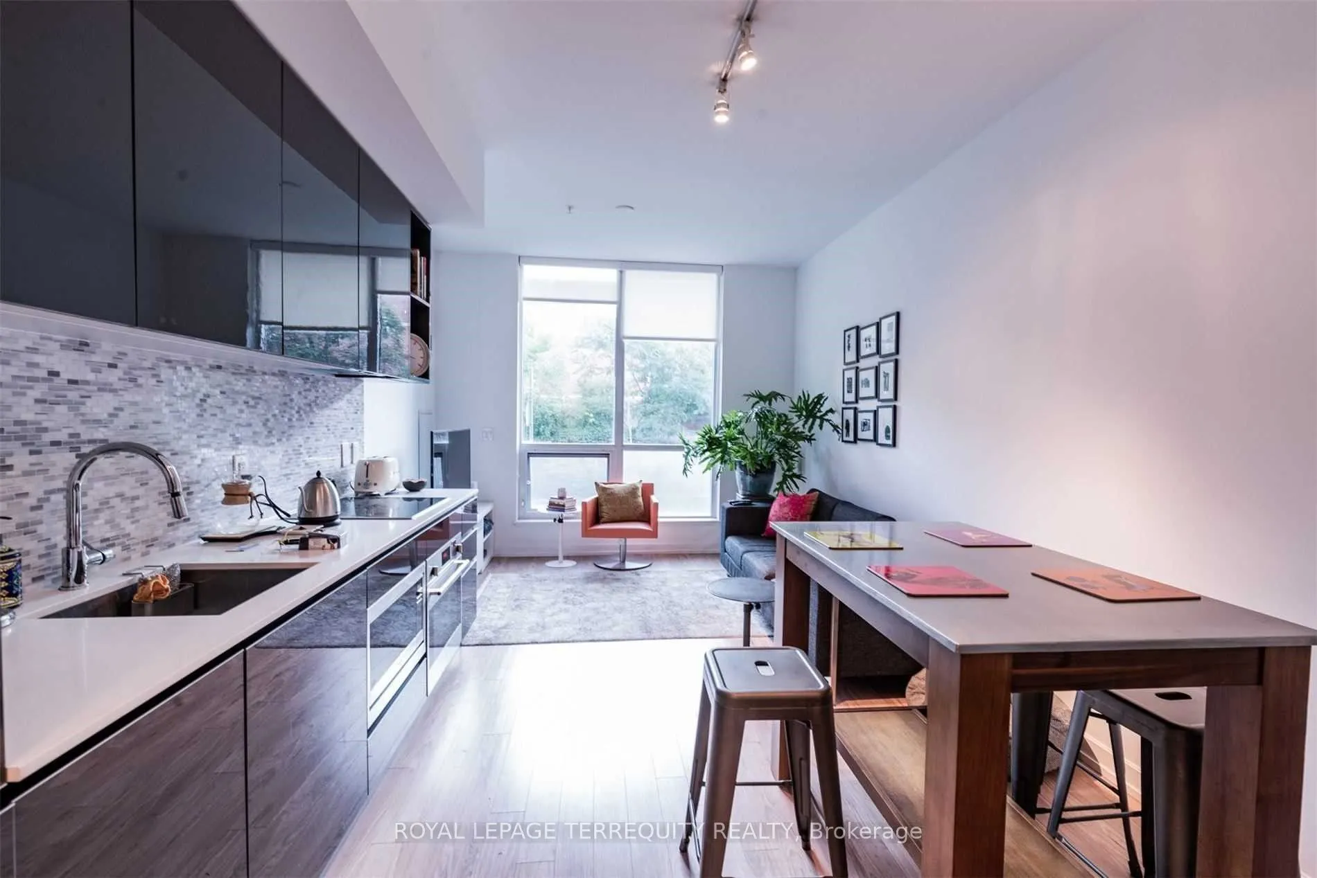 377 Madison Avenue, #105
