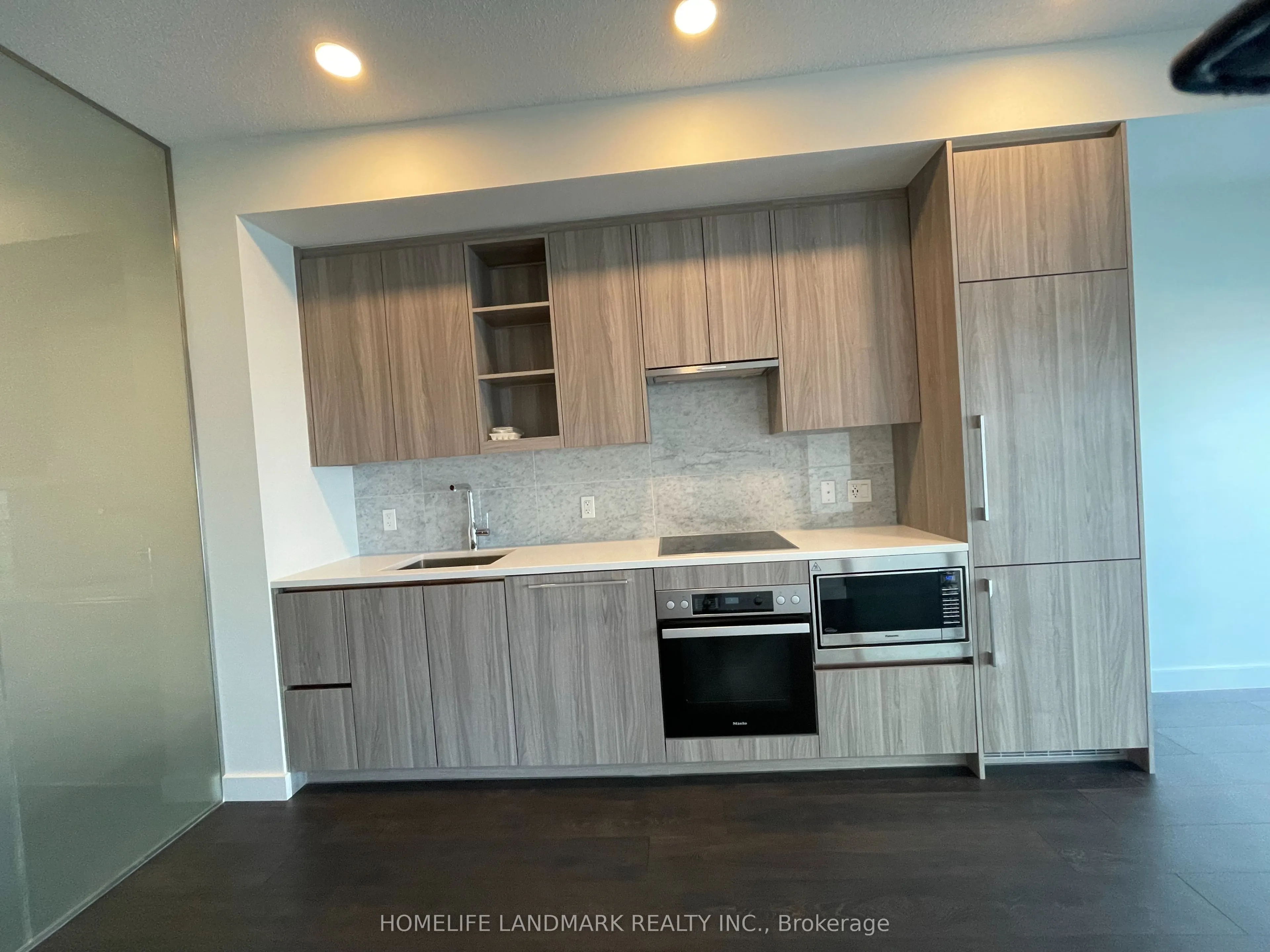 95 Mcmahon Drive, #801
