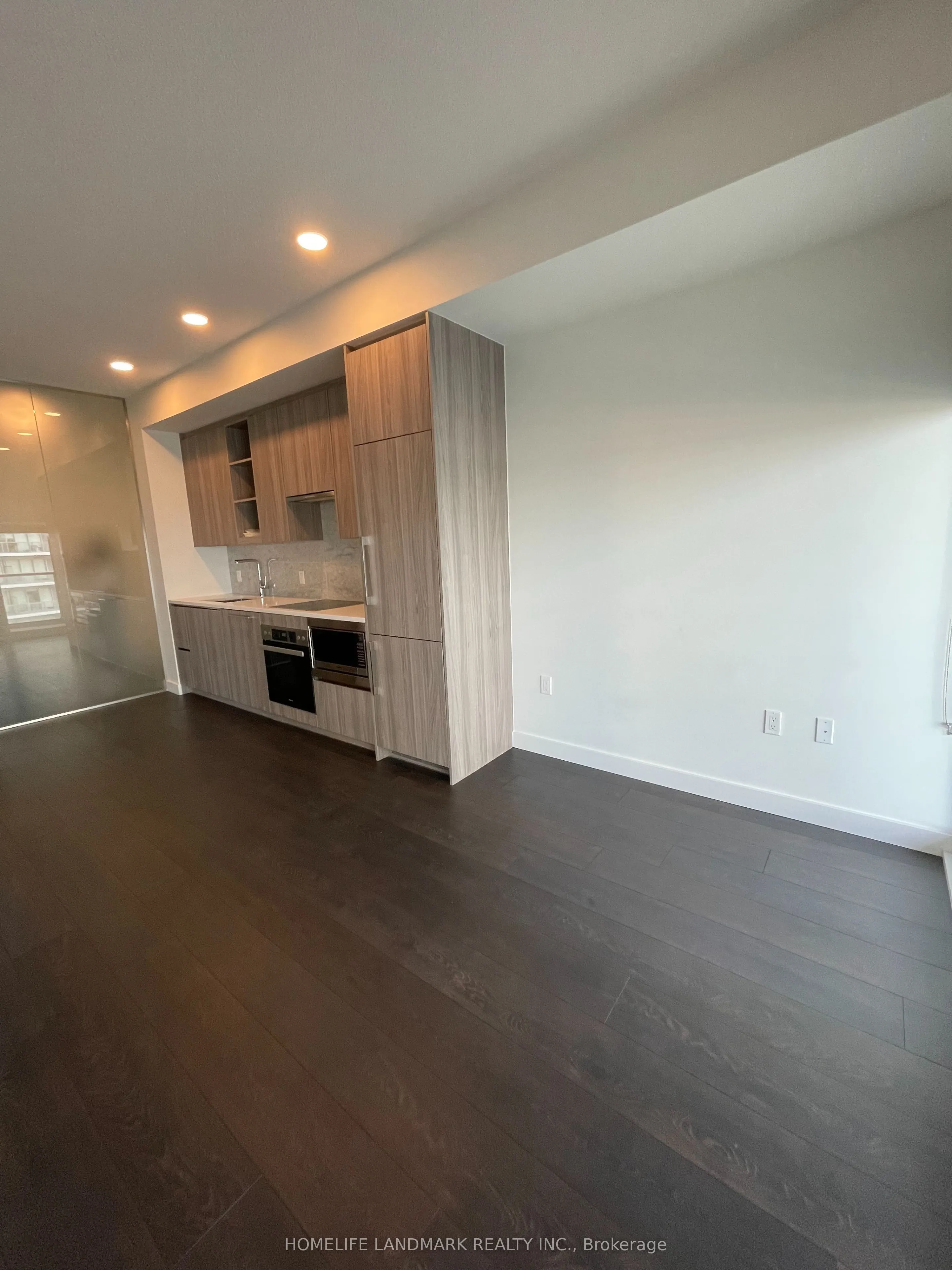 95 Mcmahon Drive, #801