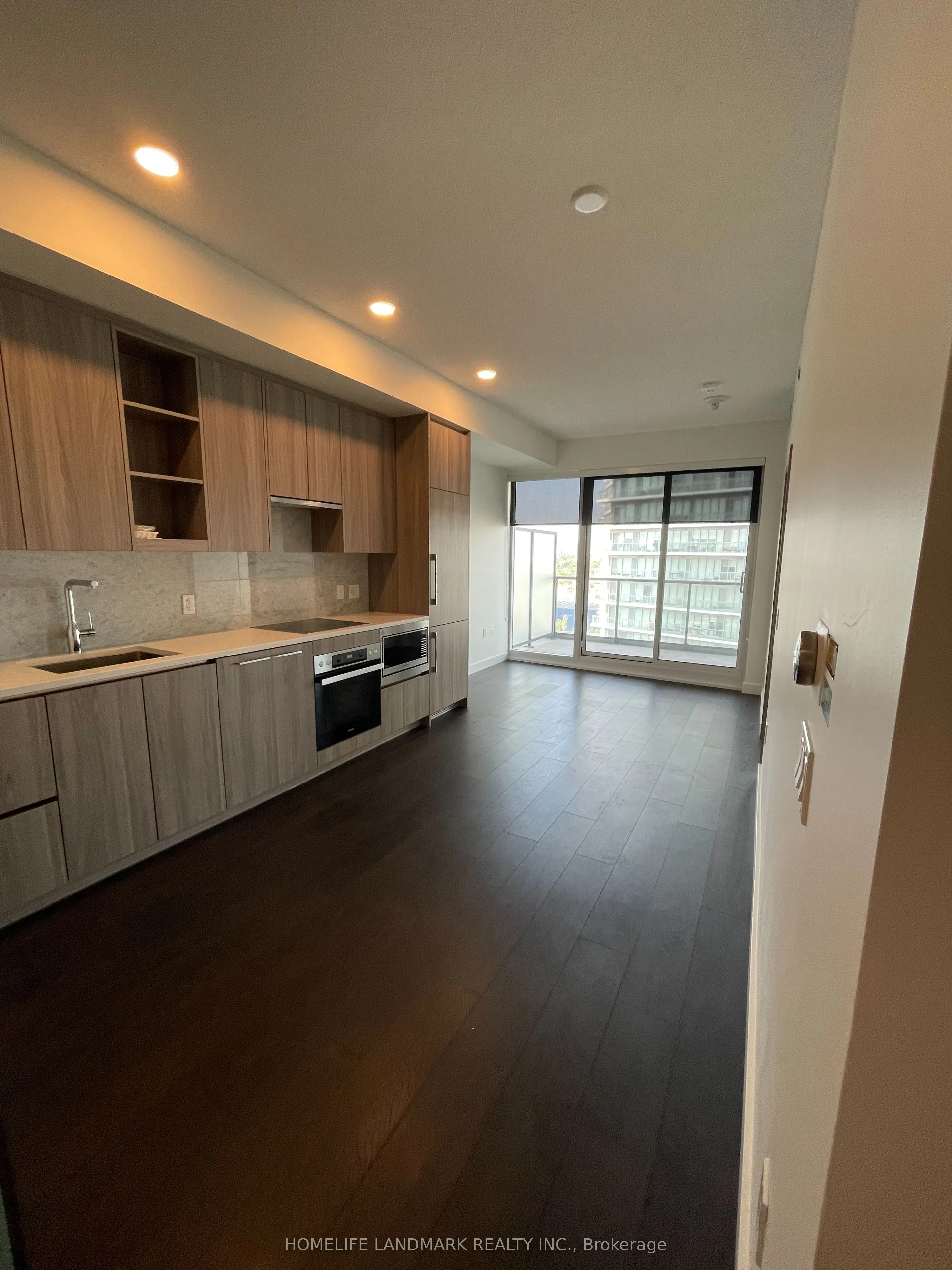 95 Mcmahon Drive, #801