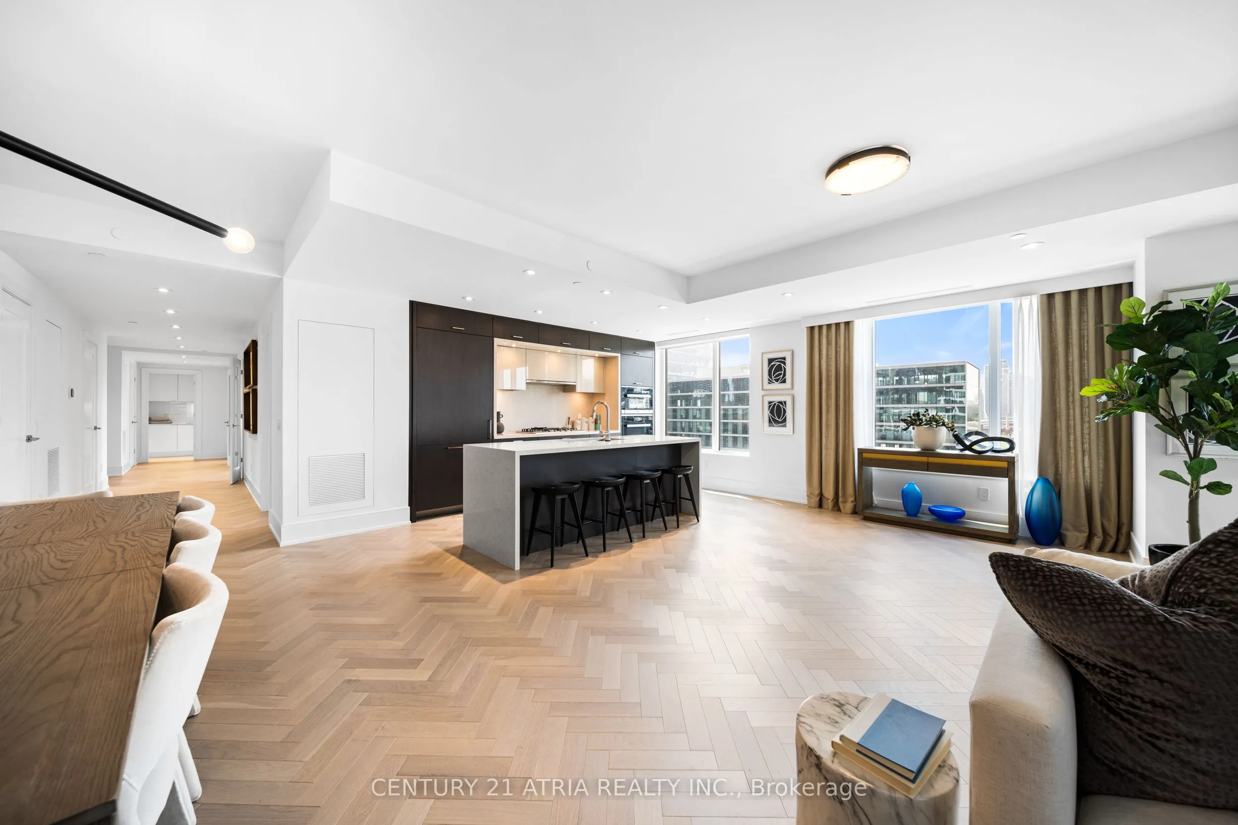 455 Wellington Street W, #810
