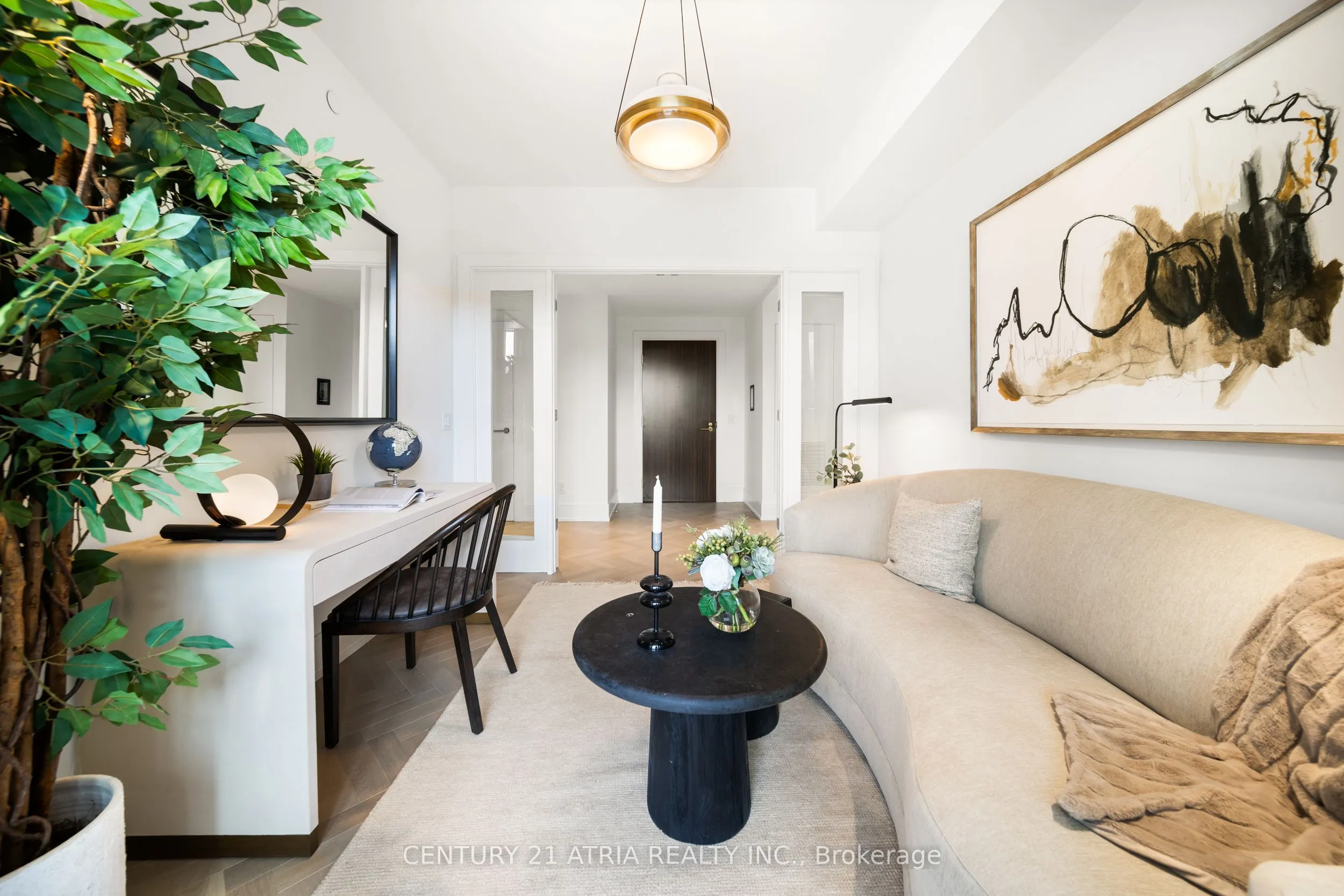 455 Wellington Street W, #810