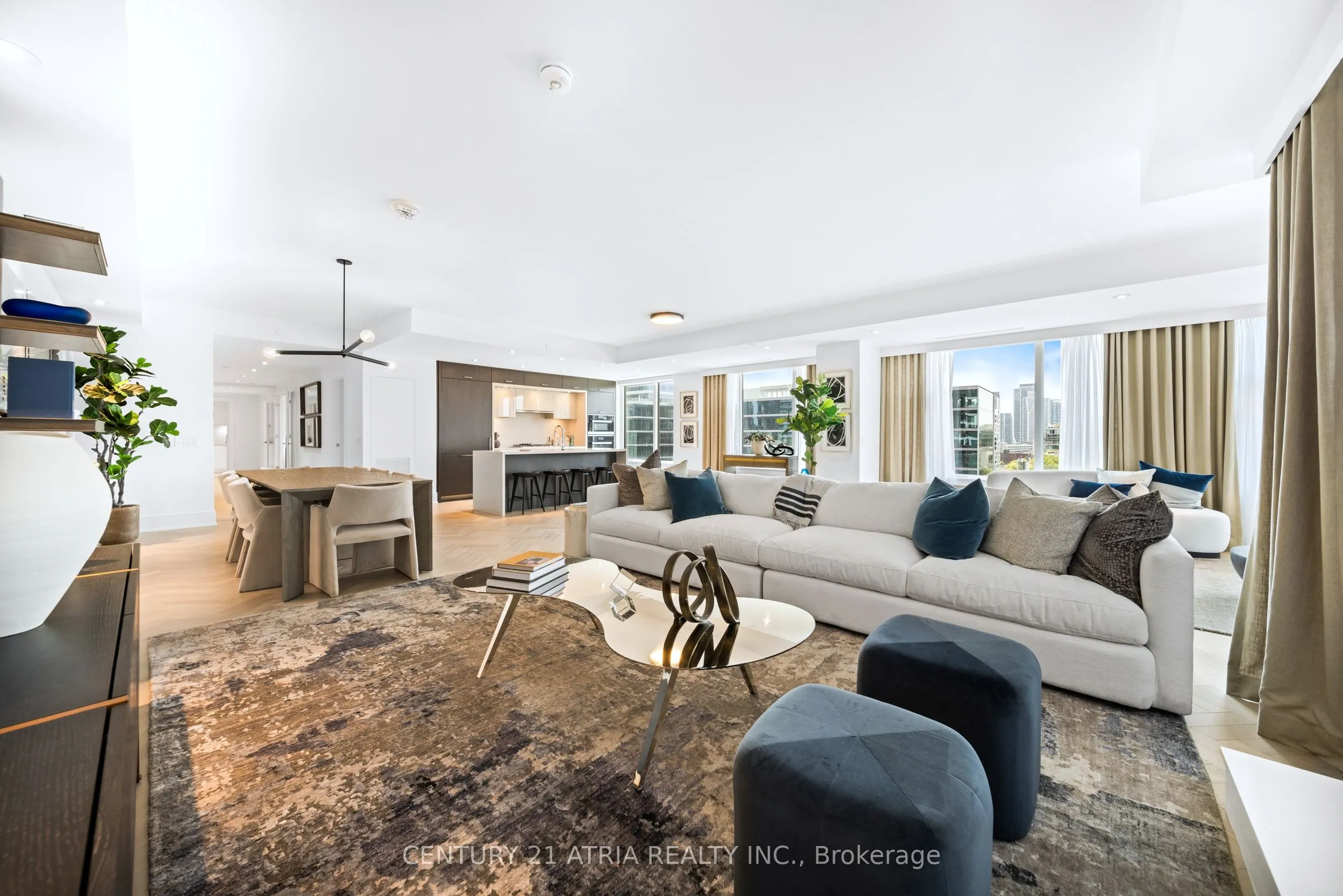 455 Wellington Street W, #810