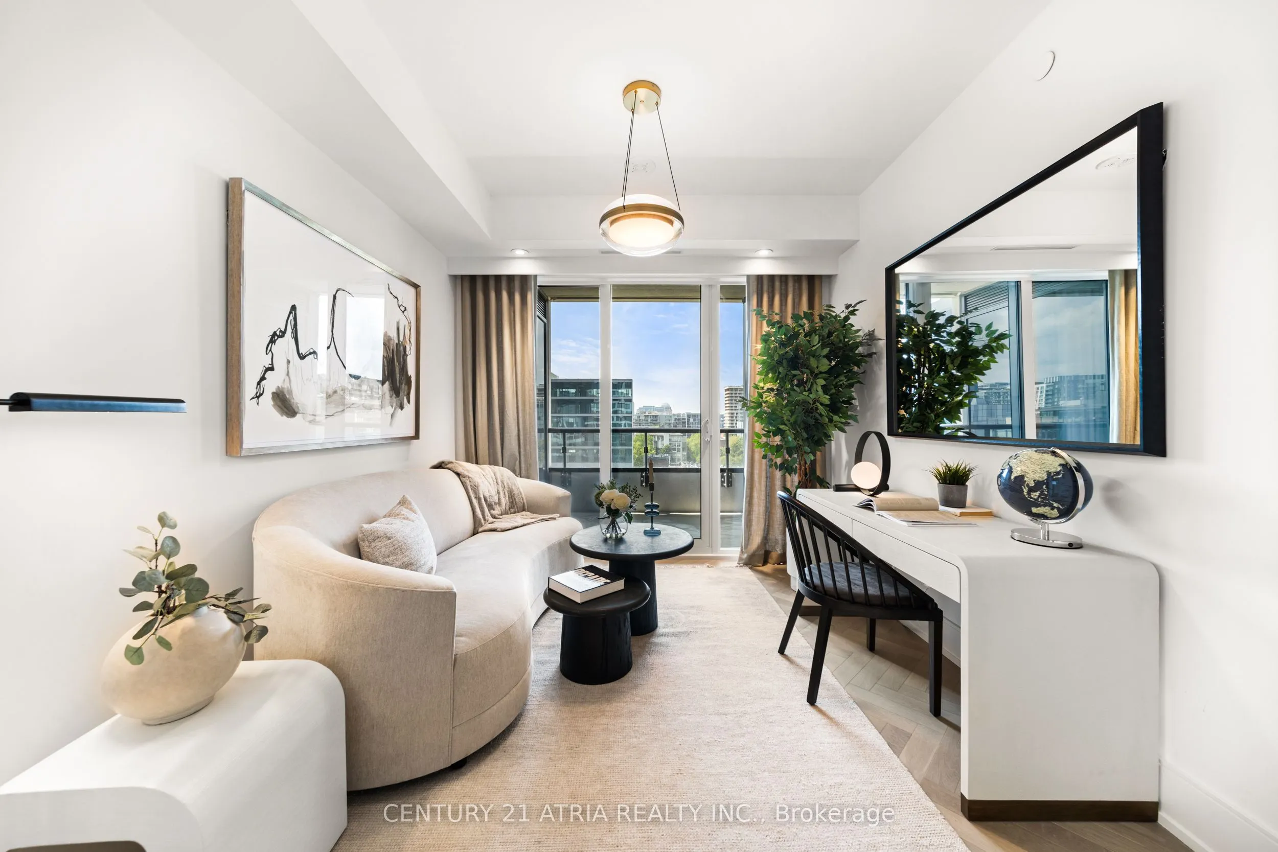 455 Wellington Street W, #810