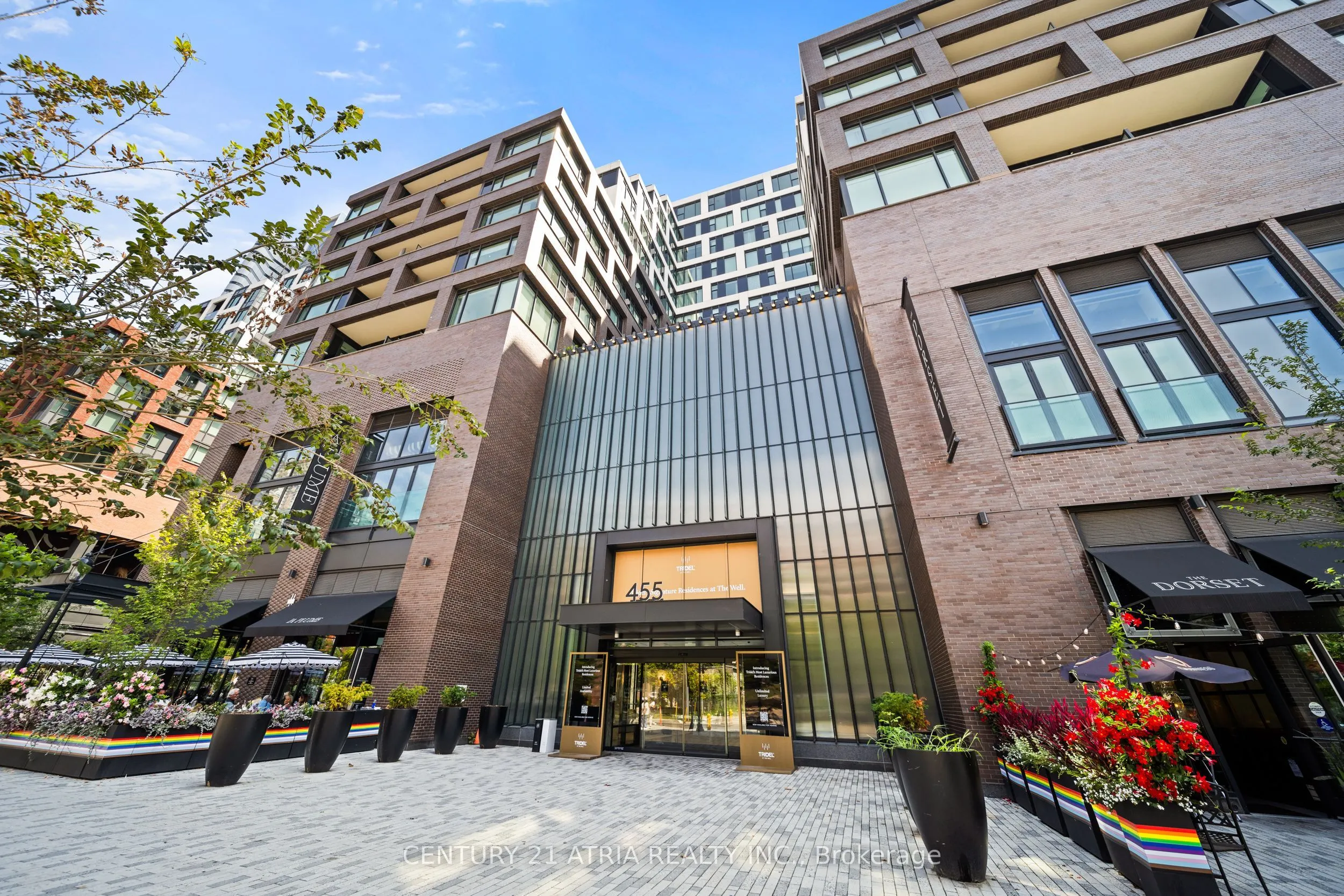 455 Wellington Street W, #810