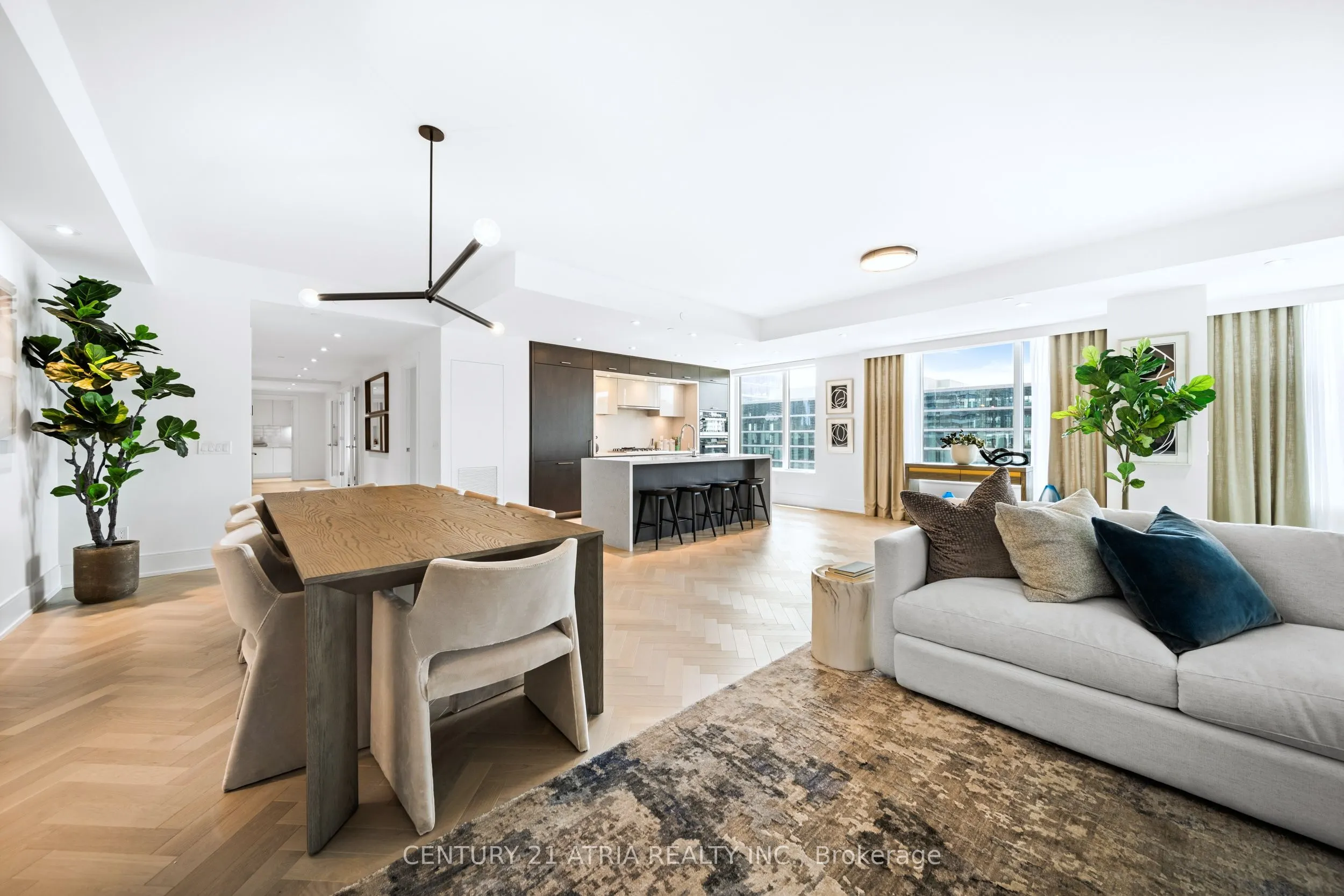 455 Wellington Street W, #810