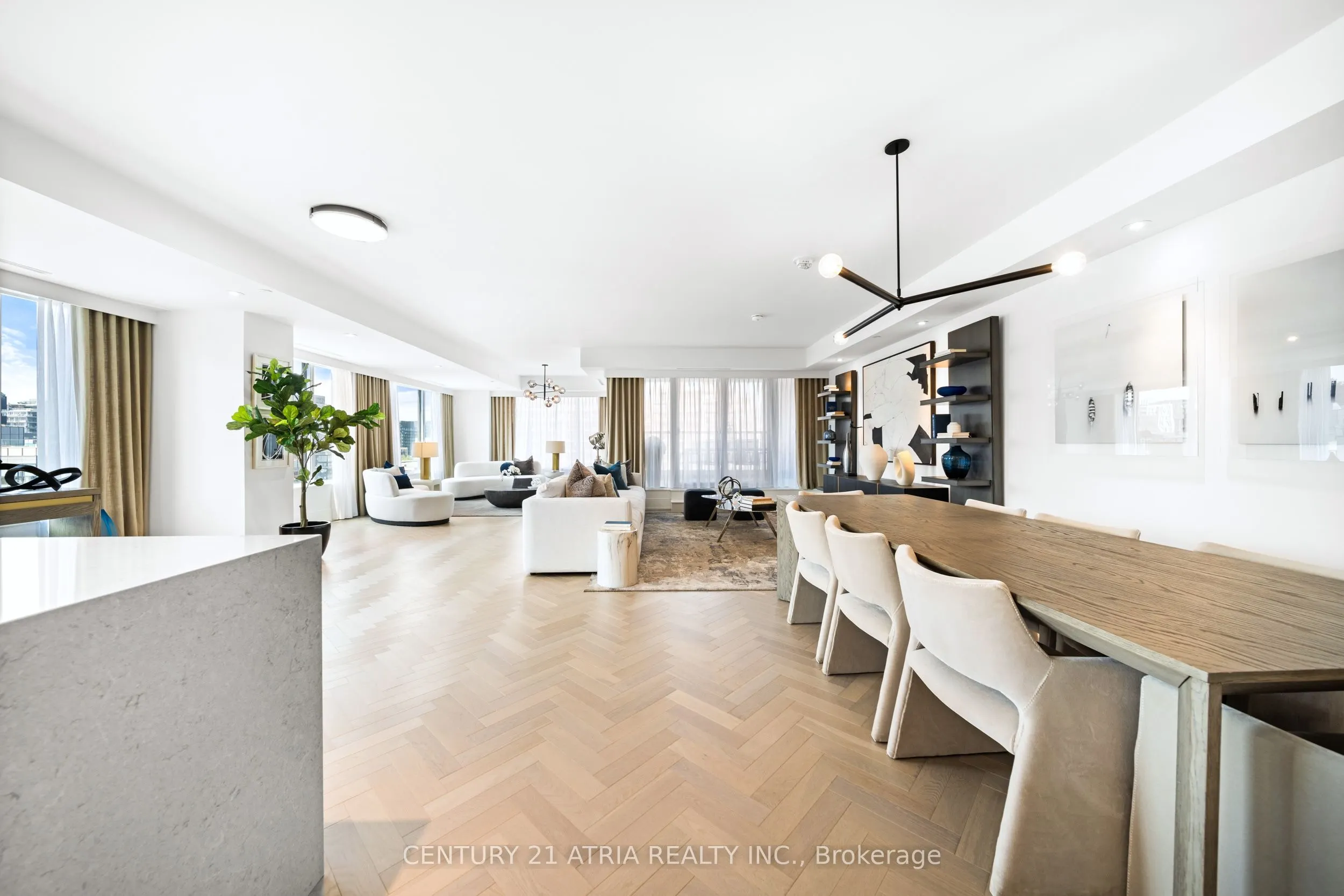 455 Wellington Street W, #810
